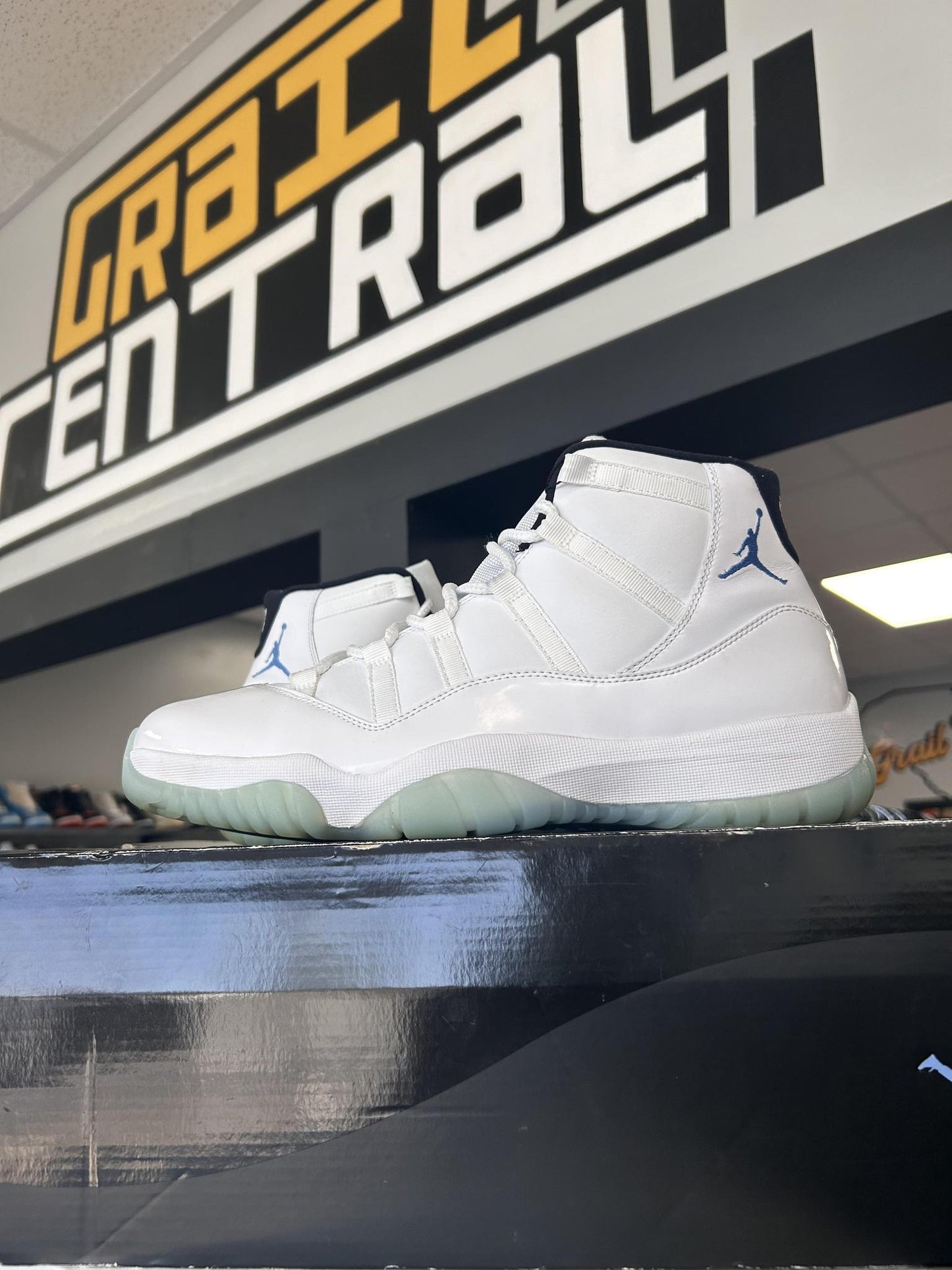 Jordan 11 "Legend Blue" (2014) Used Size 13