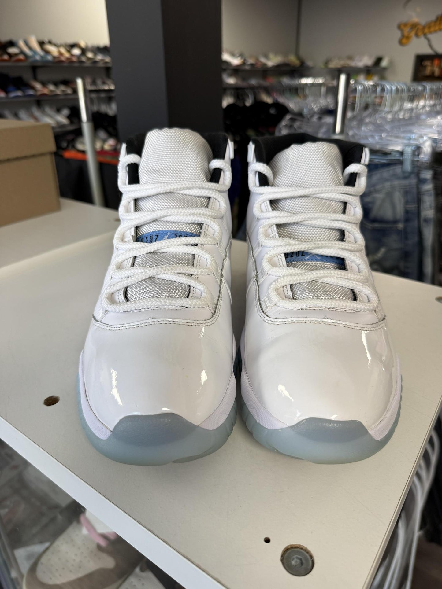 Jordan 11 "Legend Blue" Used Size 9.5