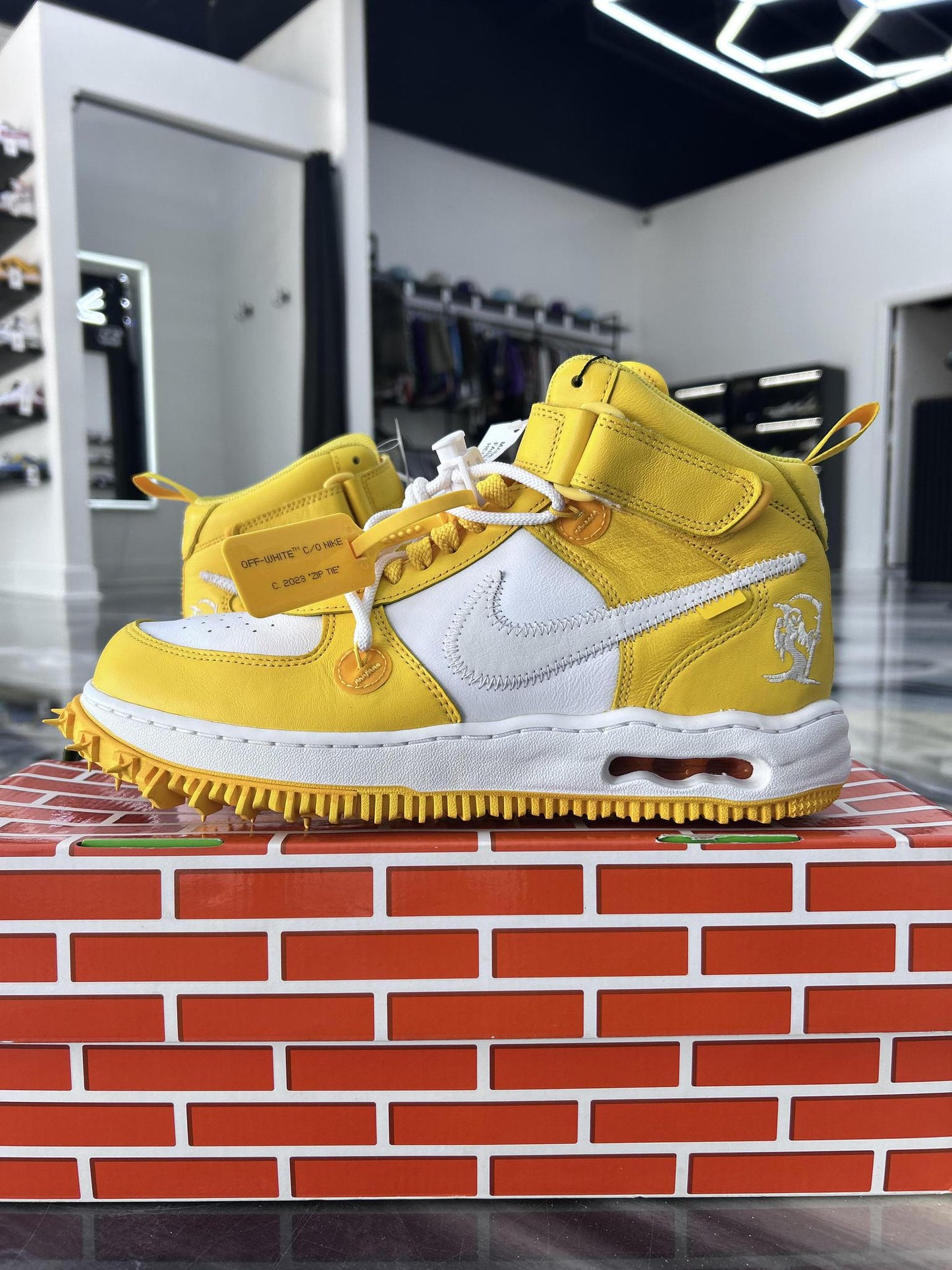 Nike x Off White Air Force 1 Mid "Canary" Used Size 10.5