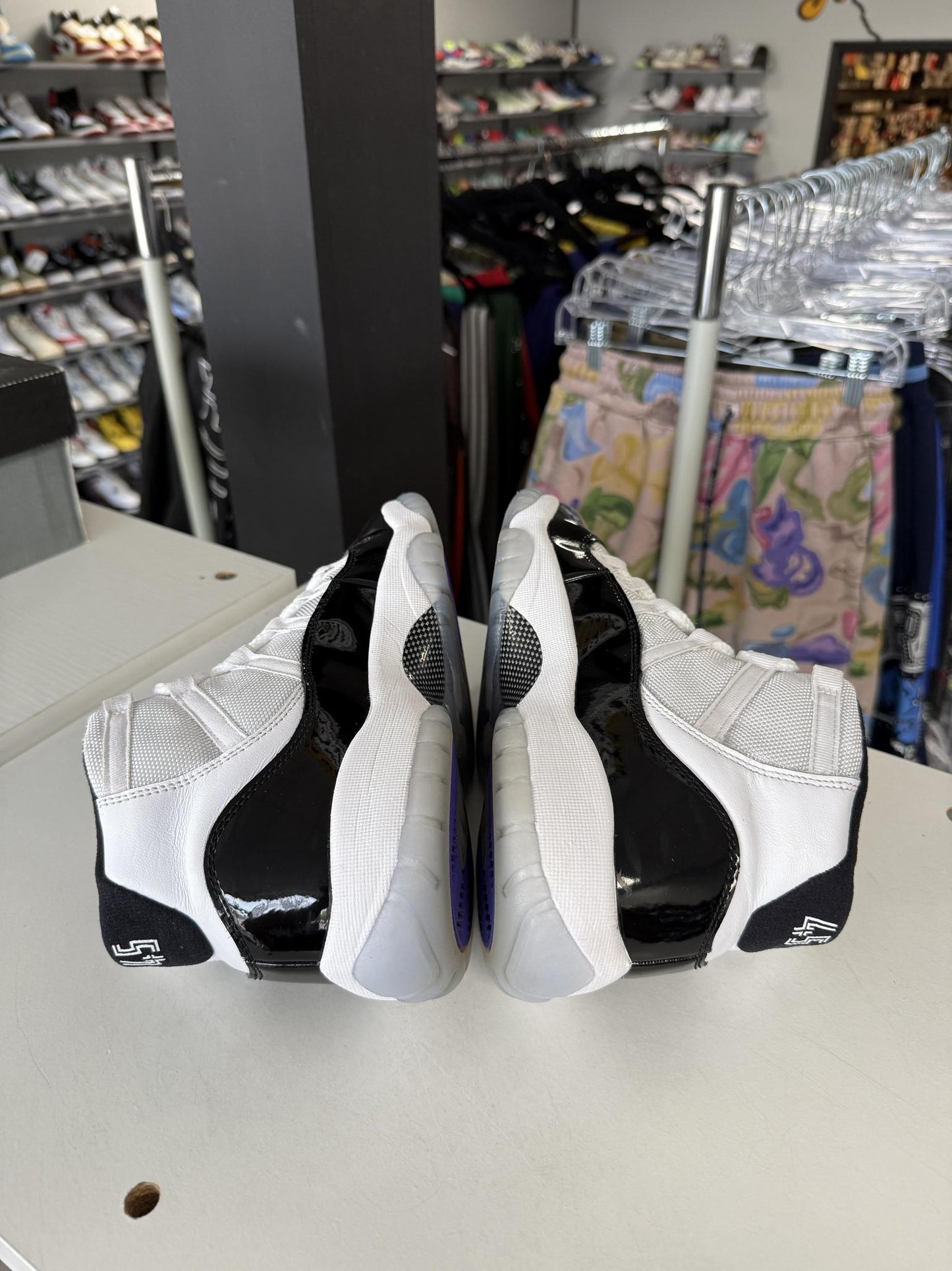 Jordan 11 "Concord" Used Size 7Y/8.5W