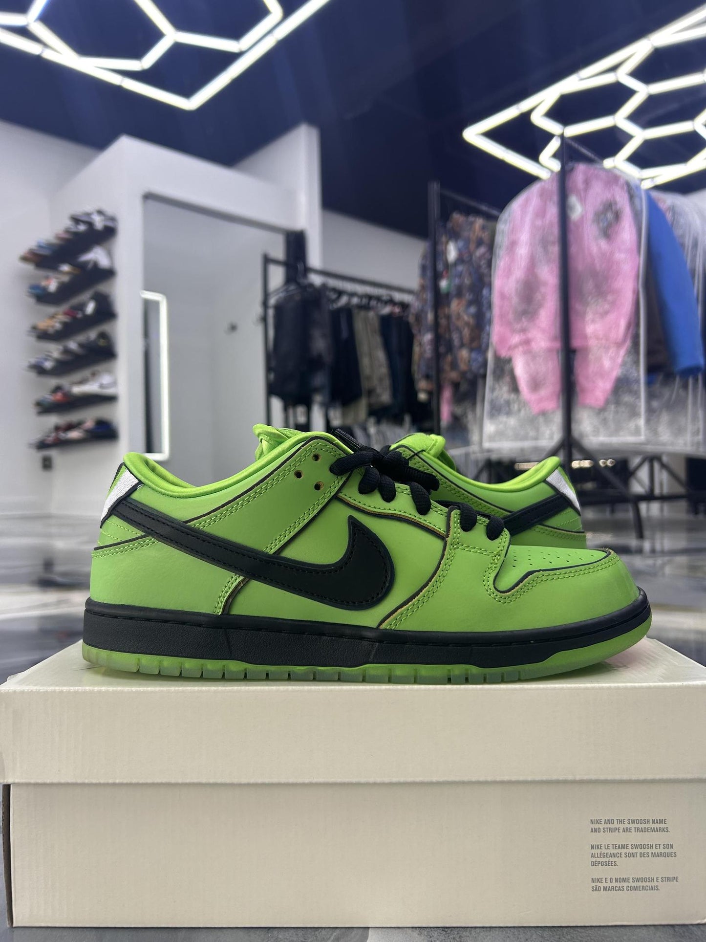 Dunk Low SB "Buttercup Power Puff Girls" Used Size 9