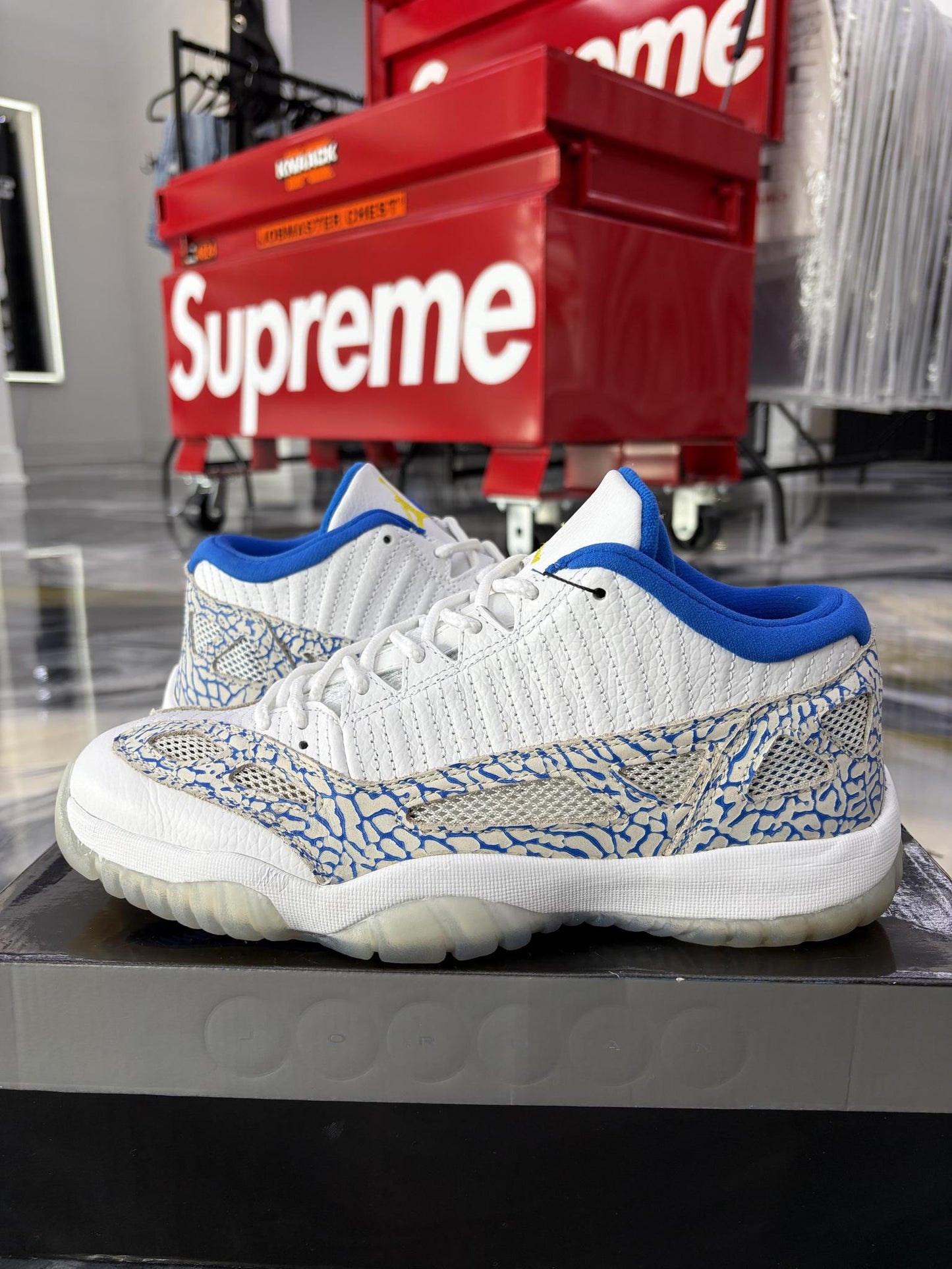Jordan 11 Low IE "Argon Blue" Used Size 9