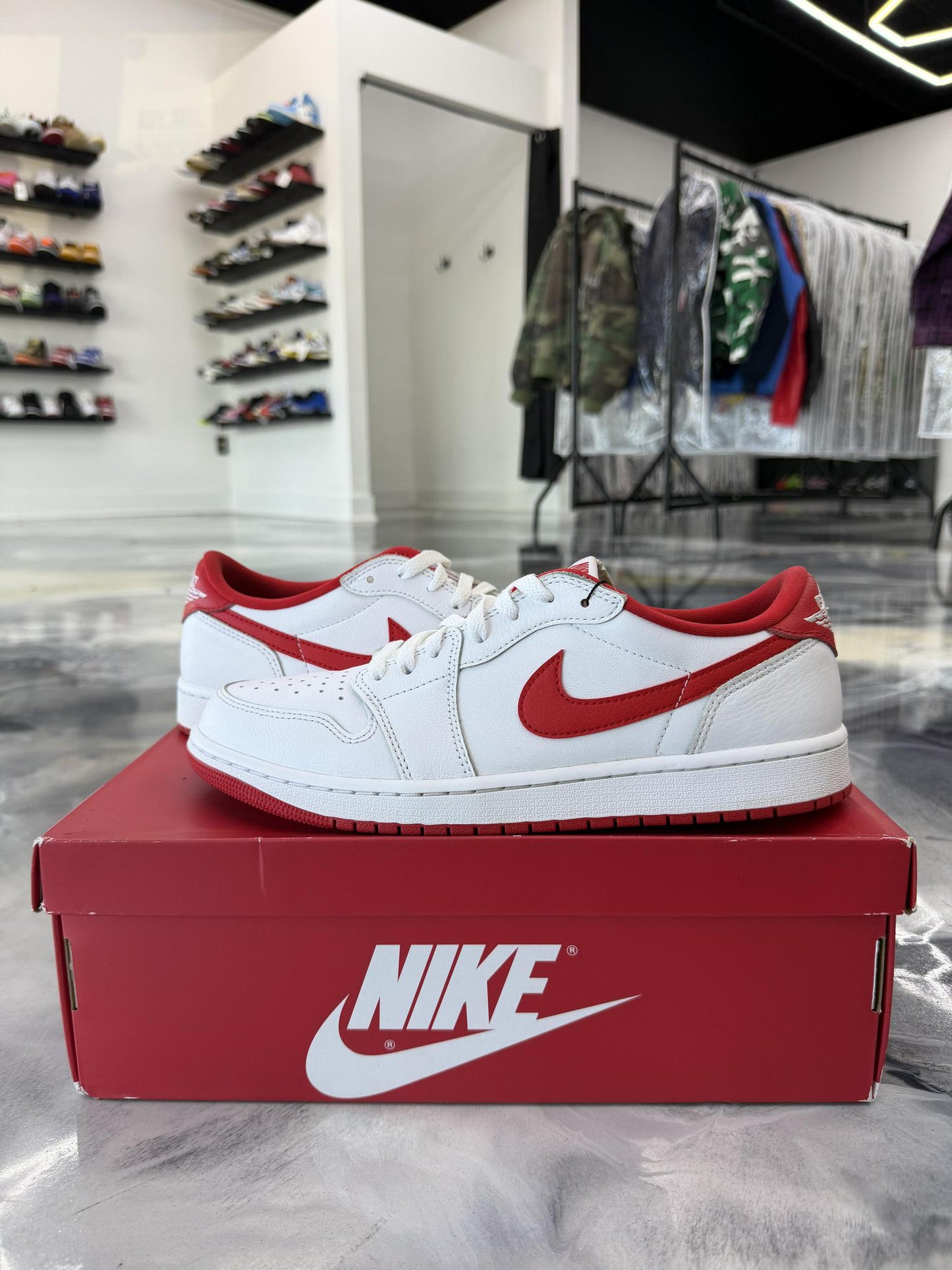 Jordan 1 Low "University Red" Used 10.5