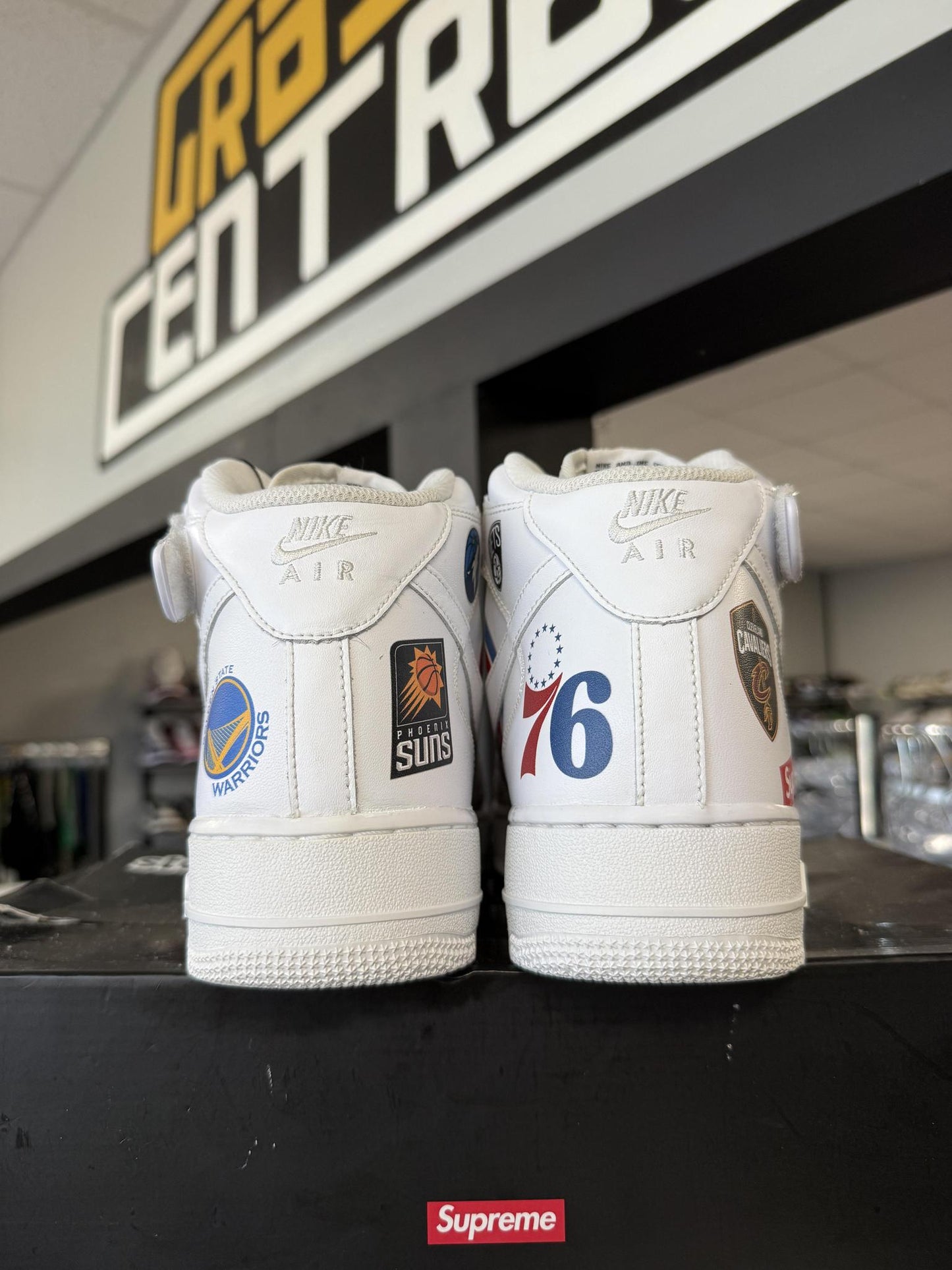 Nike AF1 Mid x Supreme "White" Used Size 12