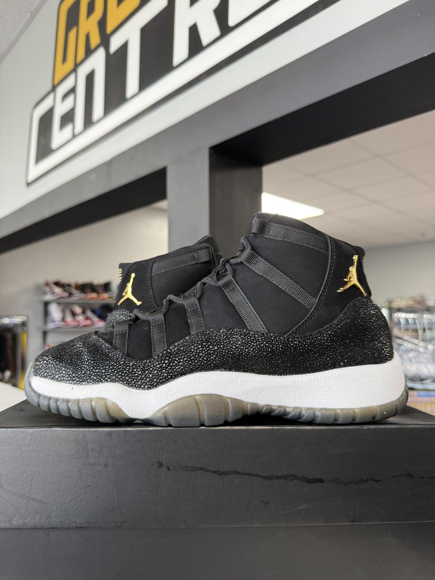 Jordan 11 "Stingray" Used Size 7Y/8.5W