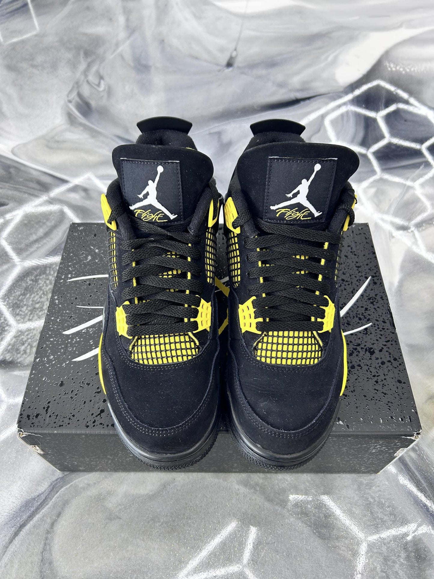 Jordan 4 "Thunder" Used Size 9