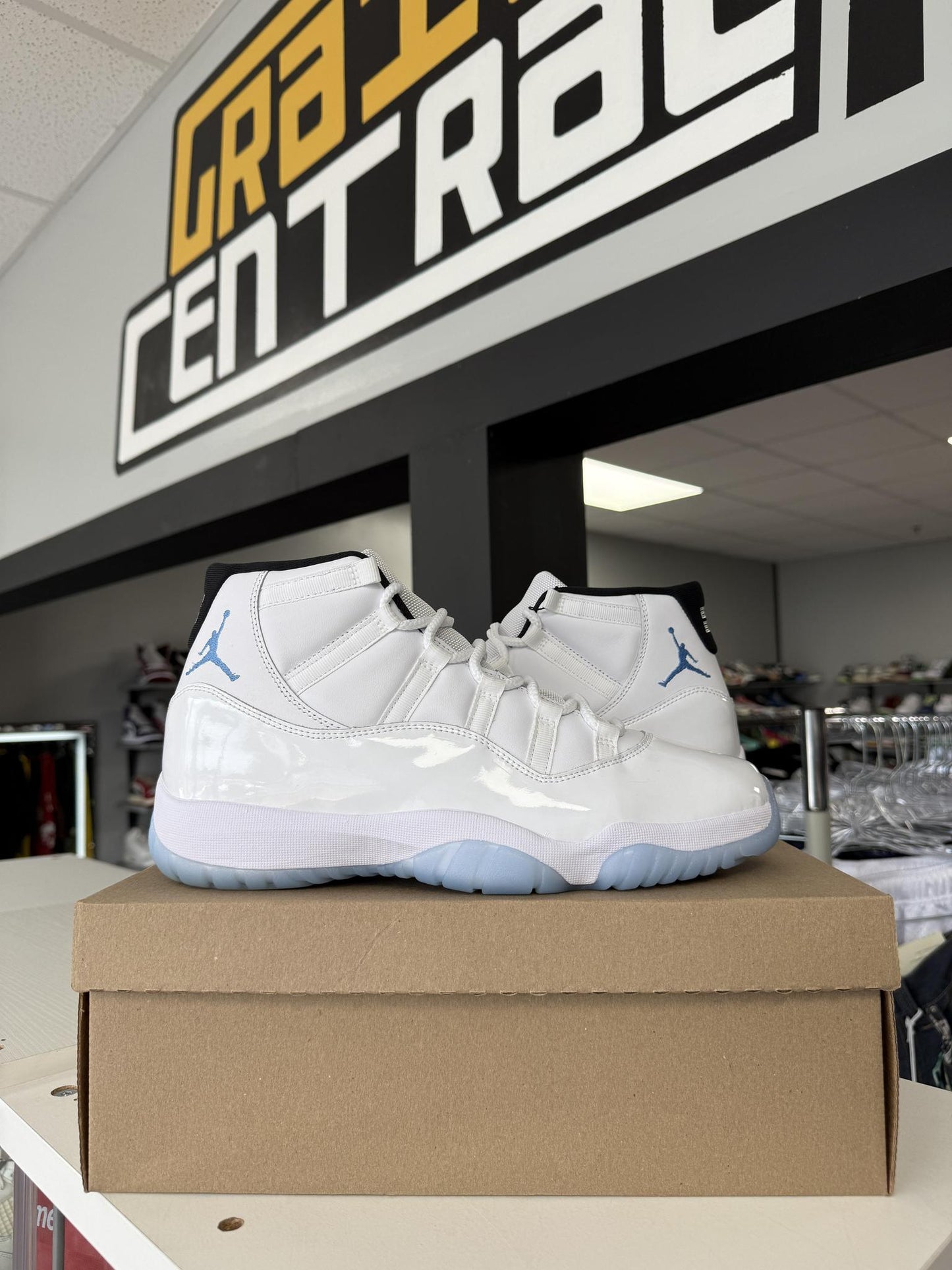Jordan 11 "Legend Blue" Used Size 11.5