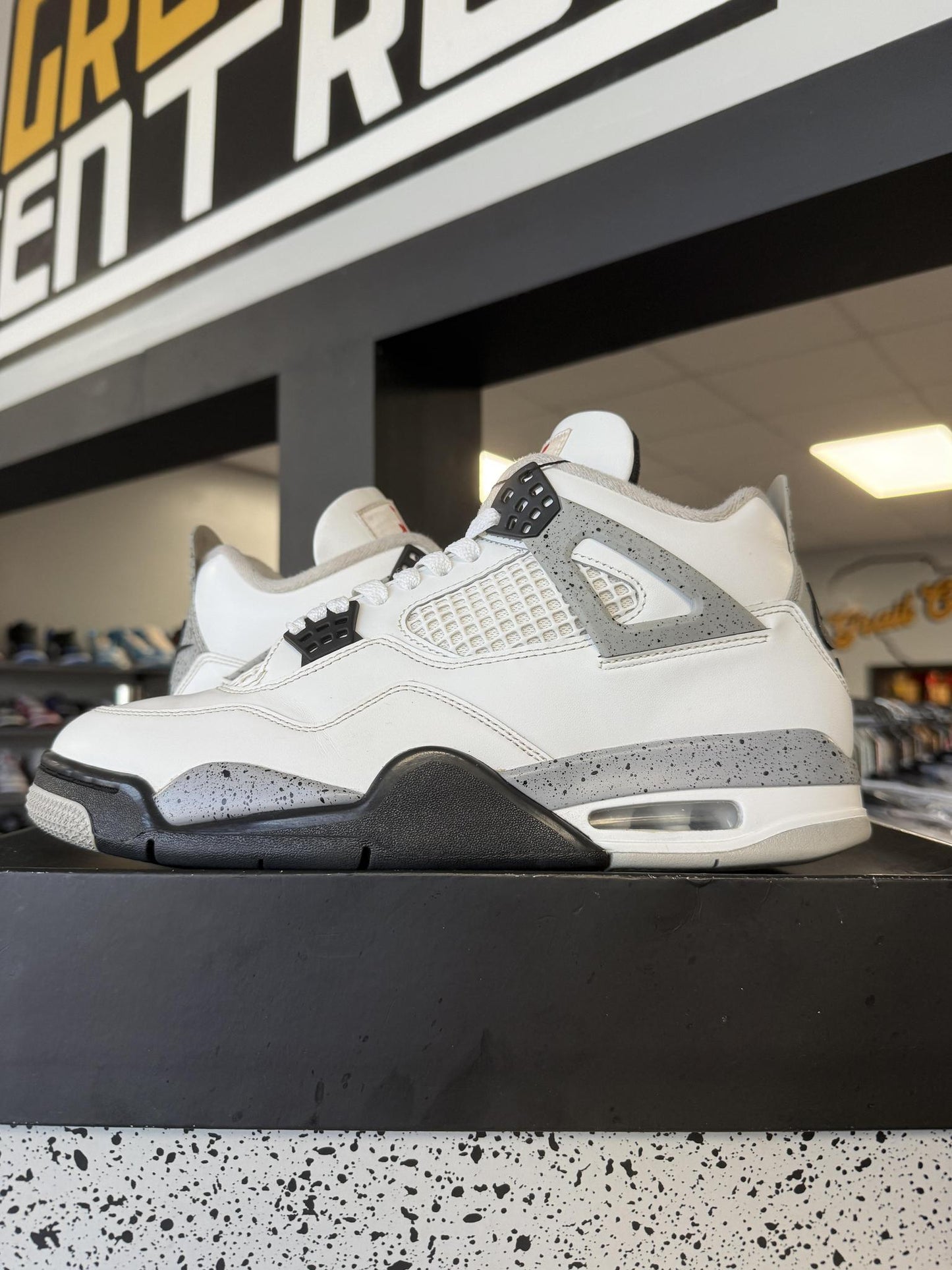 Jordan 4 "White Cement" Used Size 10.5