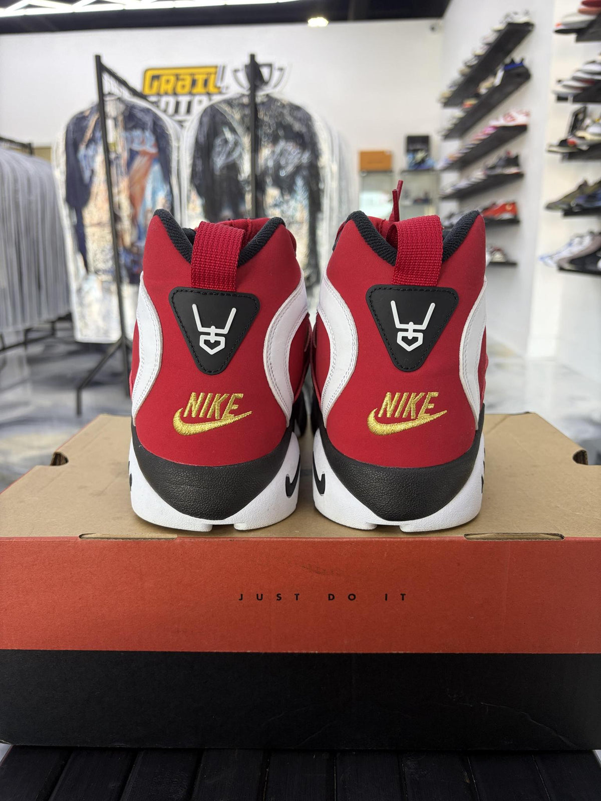 Nike Air Diamond Turf 2 "Red Gold" Used Size 12