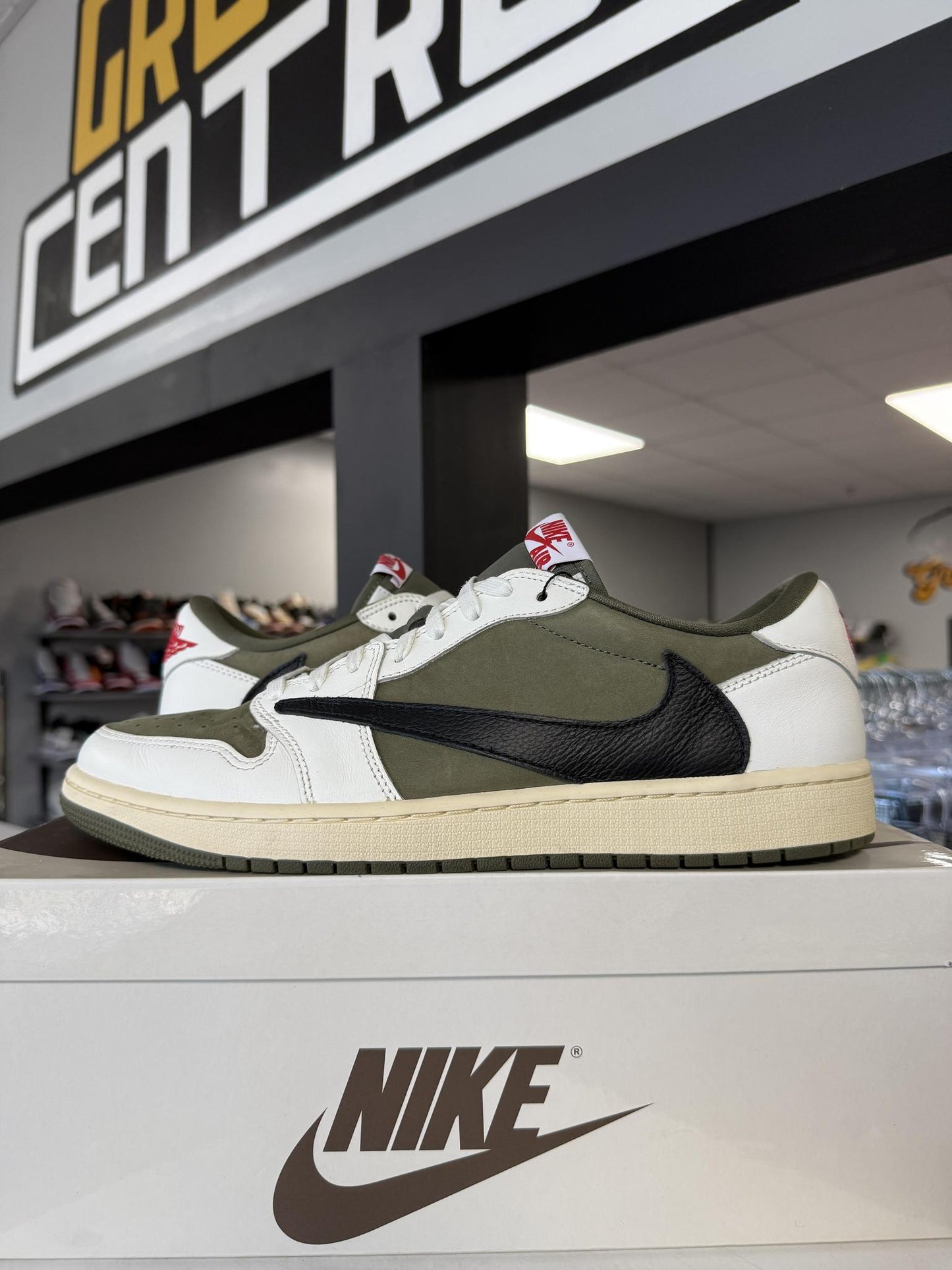 Jordan 1 Low Travis Scott "Medium Olive" Used Size 13