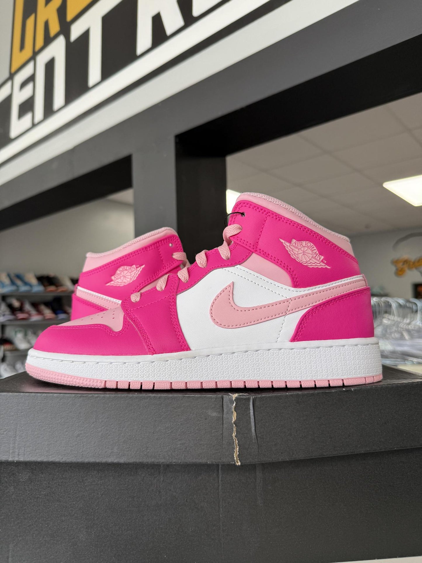 Jordan 1 Mid Medium Soft Pink Used Size 7Y/8.5W