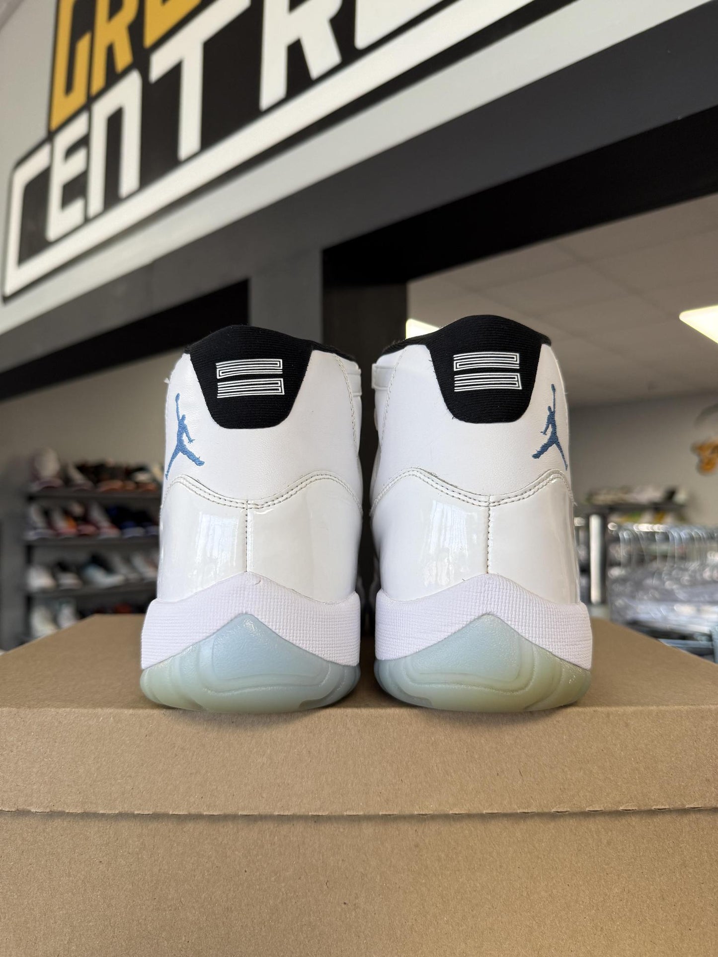 Jordan 11 "Legend Blue" Used Size 9.5