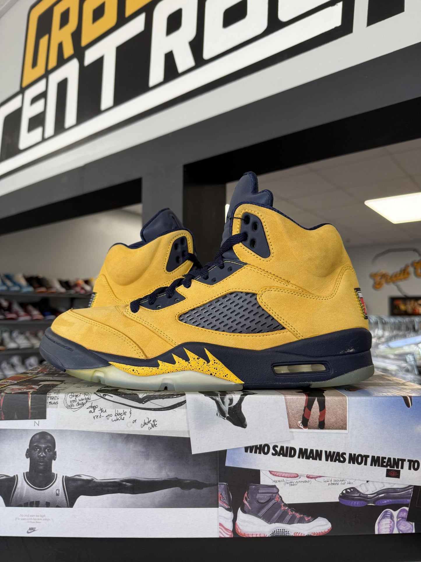 Jordan 5 "Michigan" Used Size 10