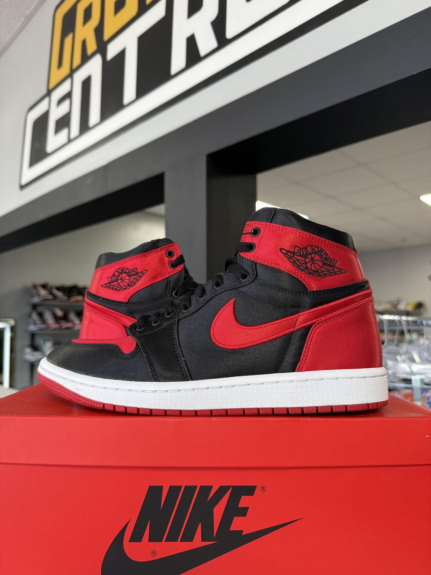 Jordan 1 "Satin Bred" Used Size 7.5