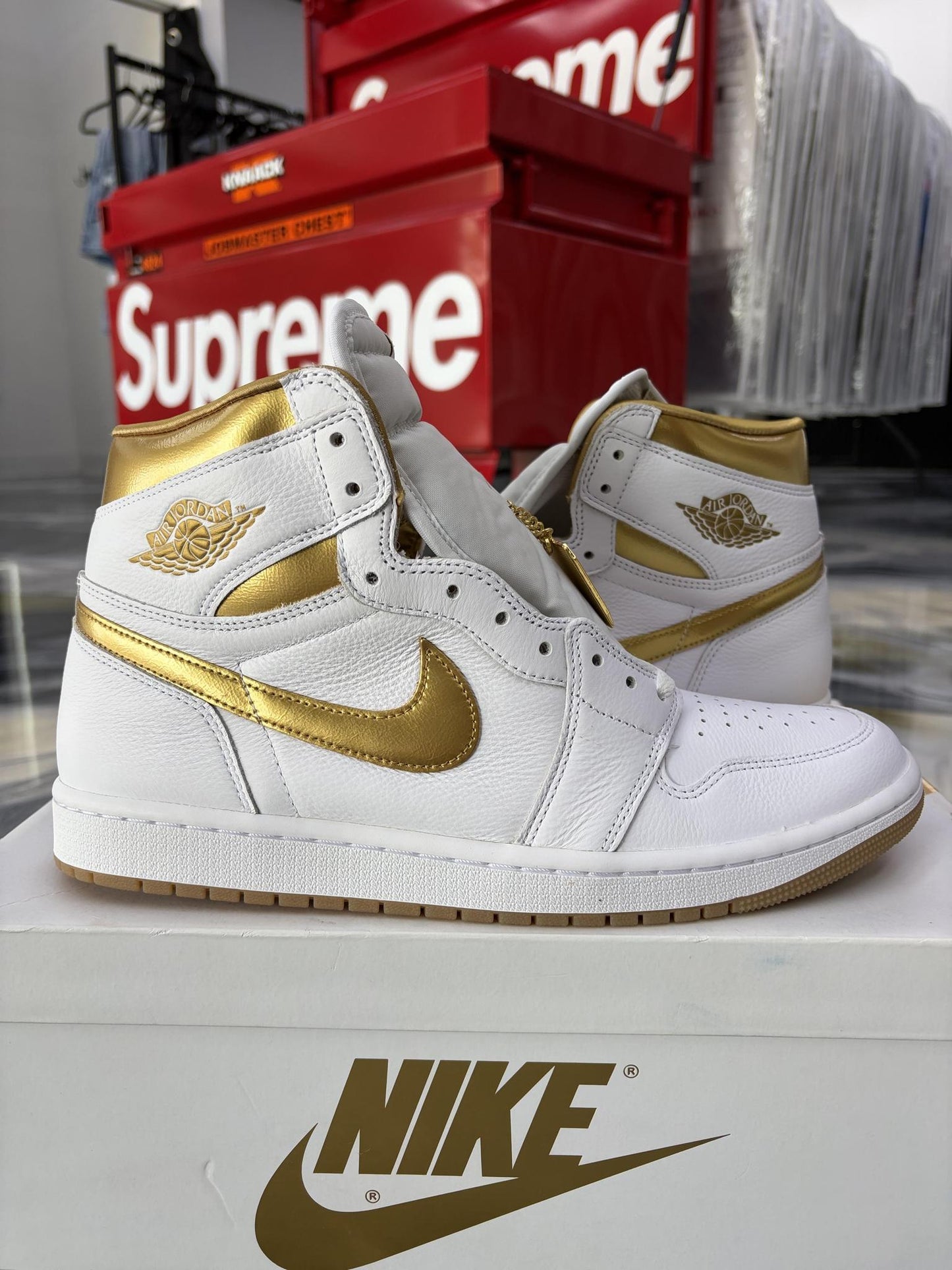 Jordan 1 "Metallic Gold" Used Size 12.5W/11M