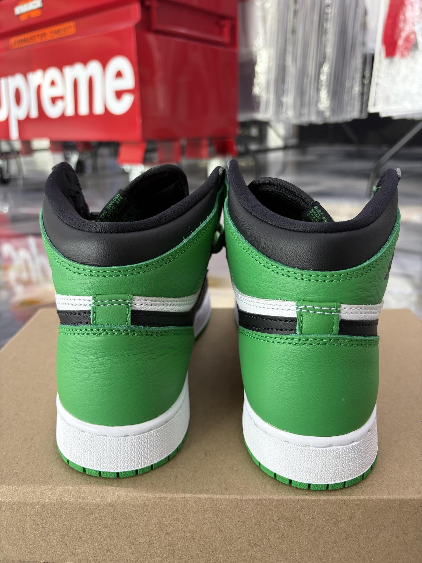 Jordan 1 "Lucky Green" Used Size 6.5Y/8W