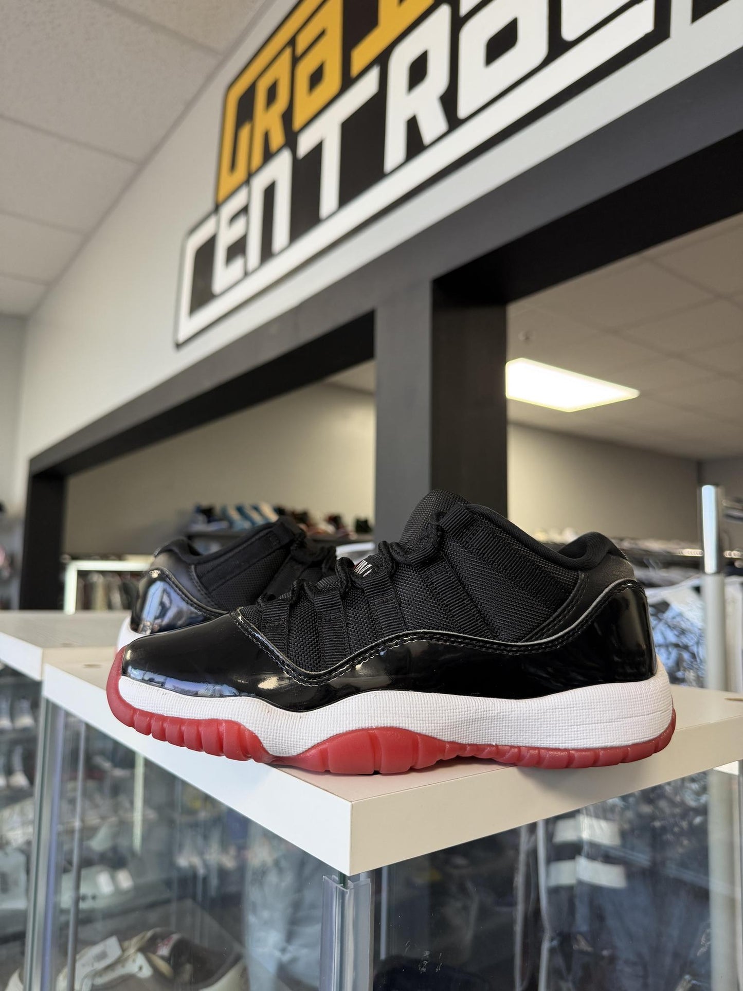 Jordan 11 Low "Bred" Used Size 4.5Y/6W