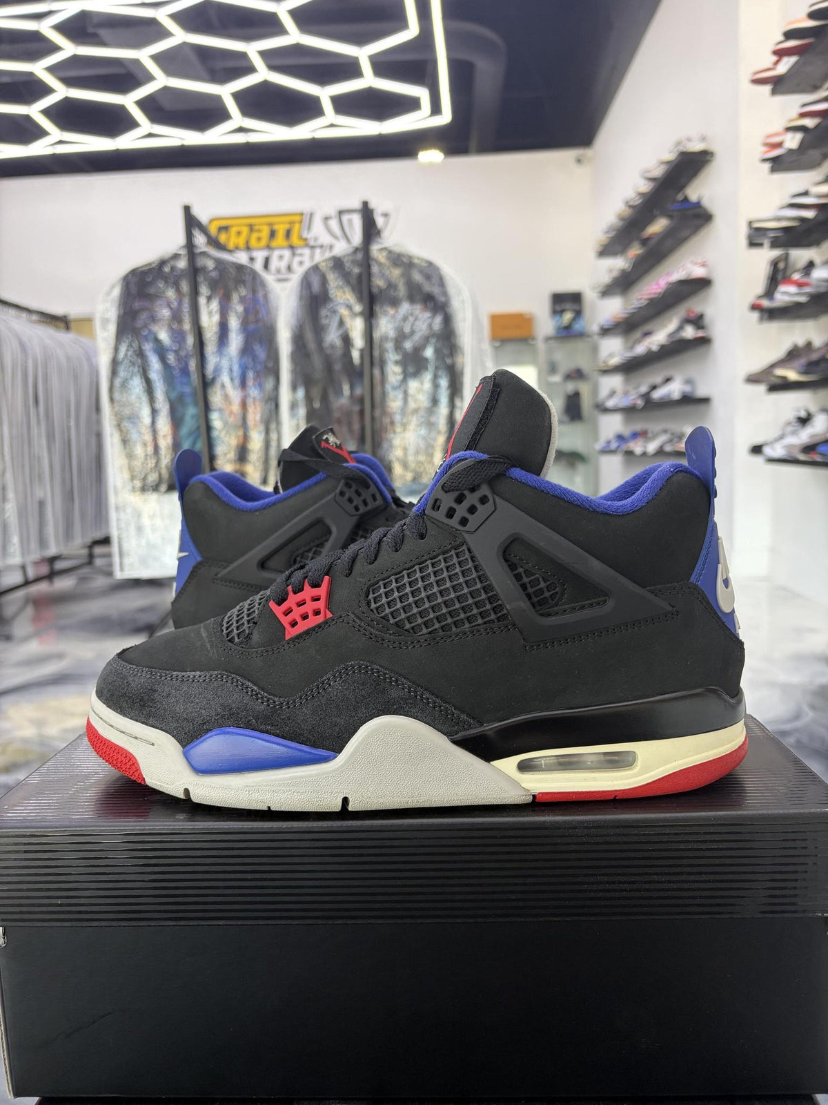 Jordan 4 "Rare Air" Used Size 10.5