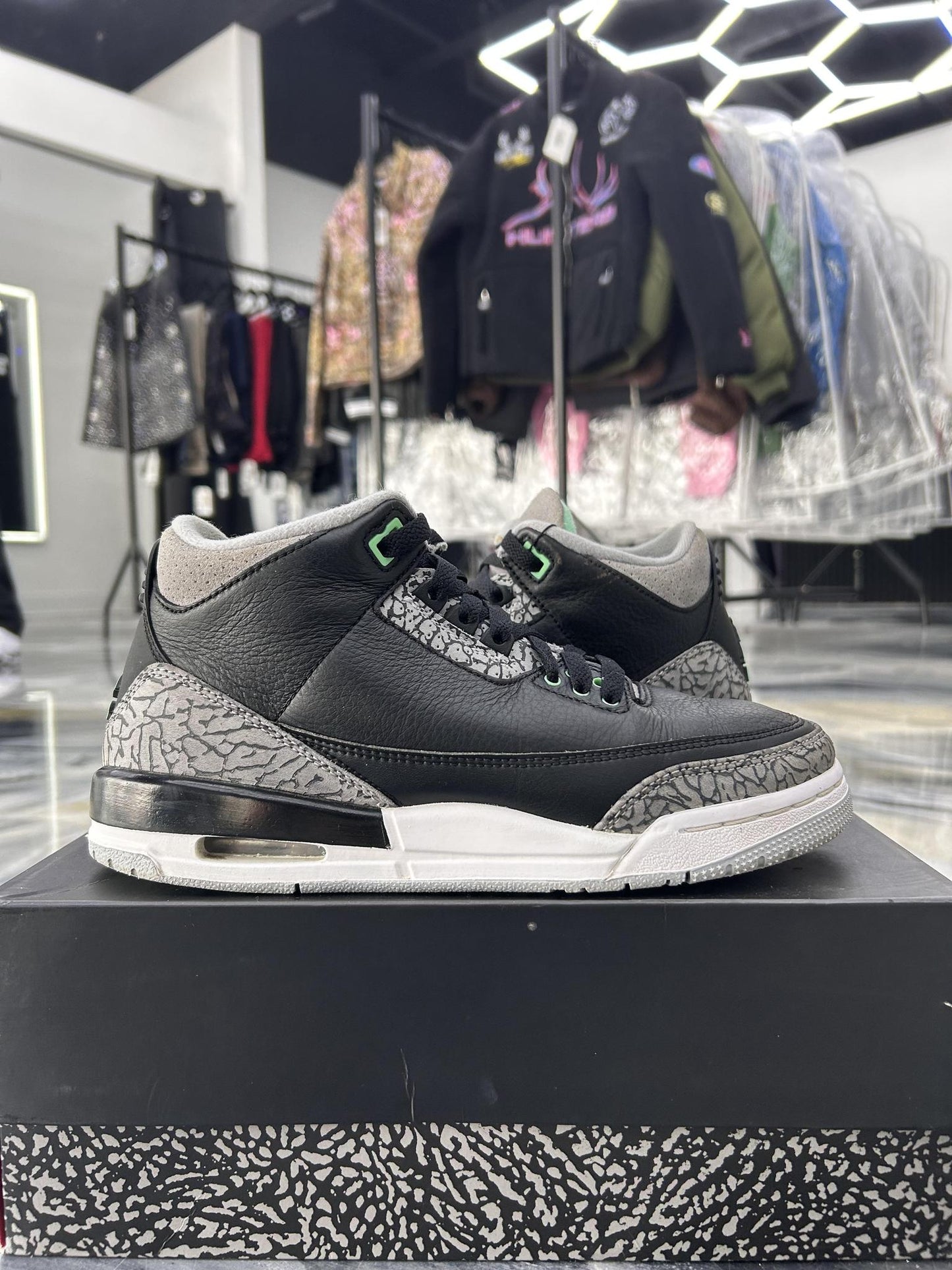 Jordan 3 "Green Glow" Used Size 7Y/8.5W