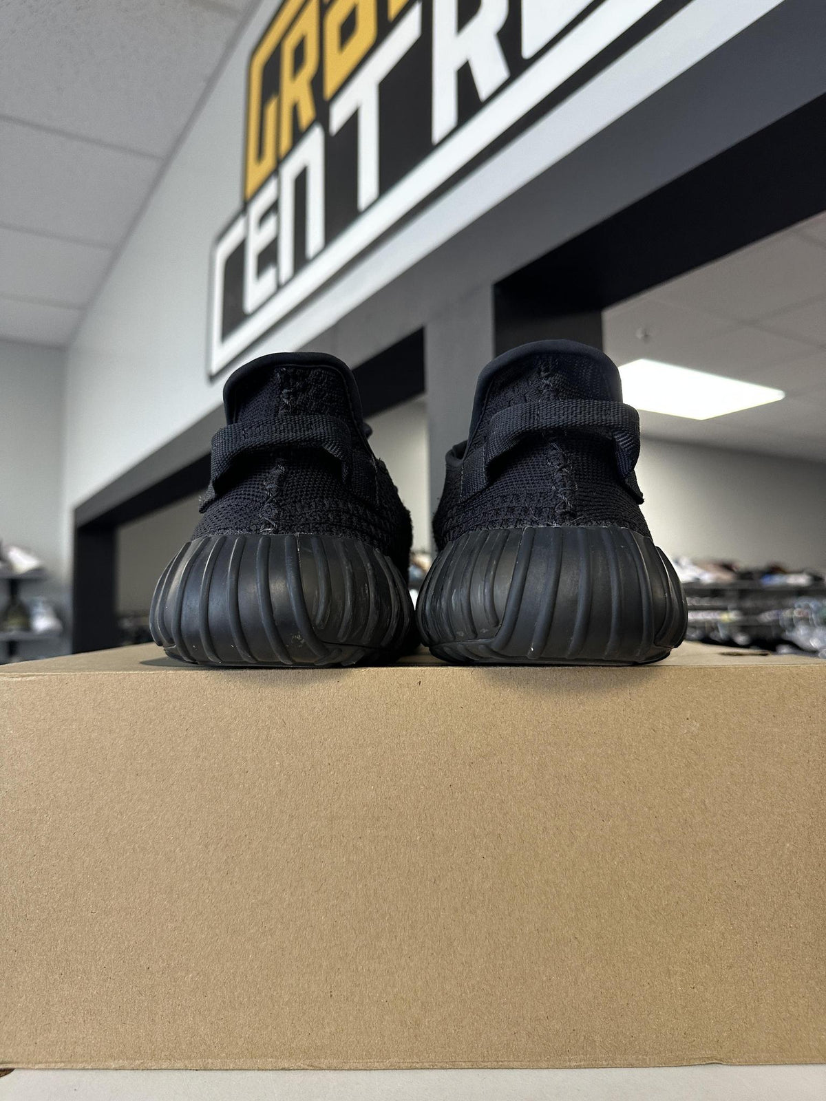Adidas Yeezy Boost 350 V2 Onyx Used