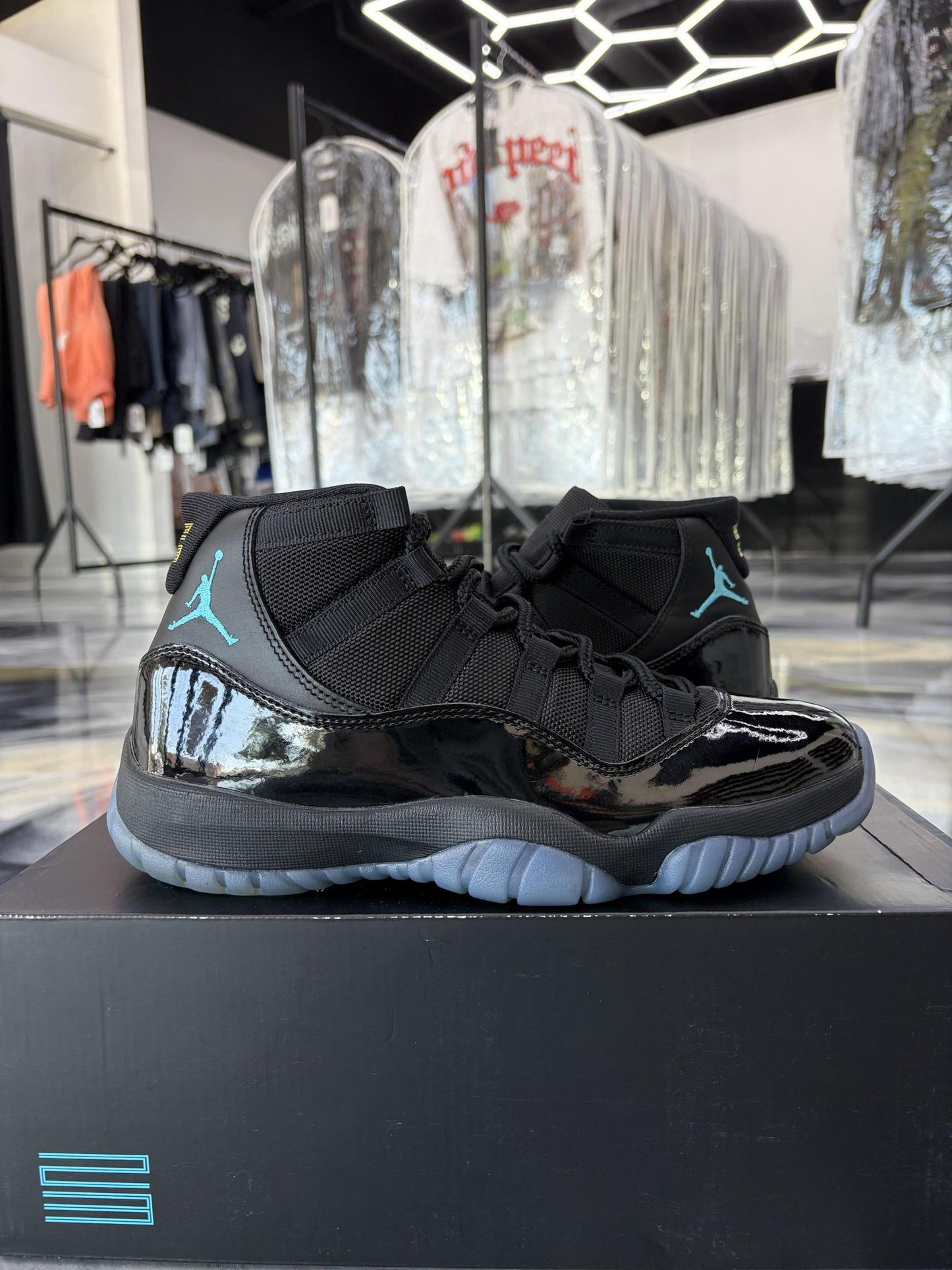 Jordan 11 "Gamma" Used Size 7.5