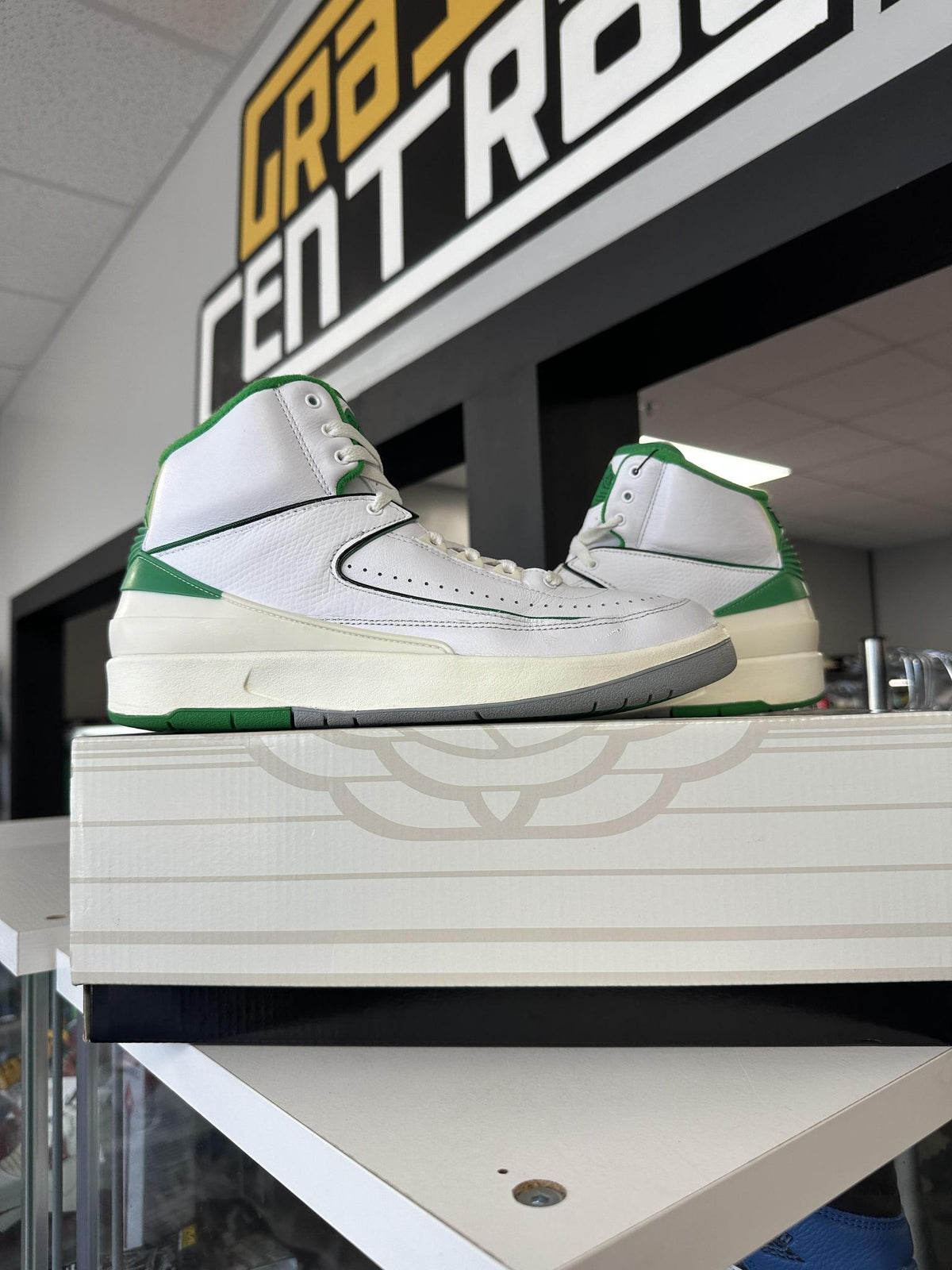 Jordan 2 "Lucky Green" Used Size 9.5