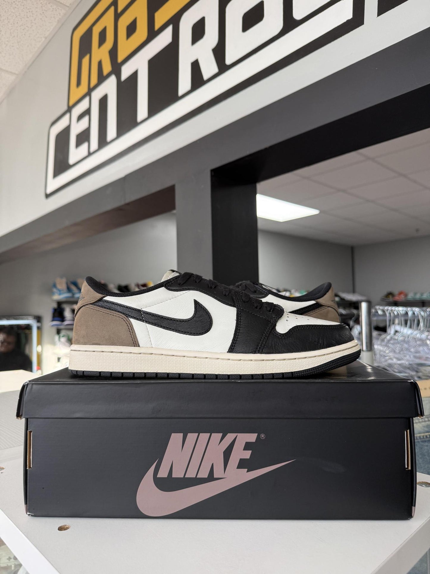 Jordan 1 Low "Mocha" Used Size 11