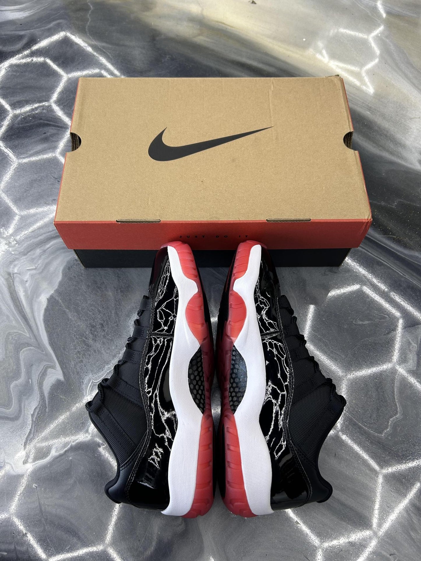 Jordan 11 Low "Bred" Used Size 9.5
