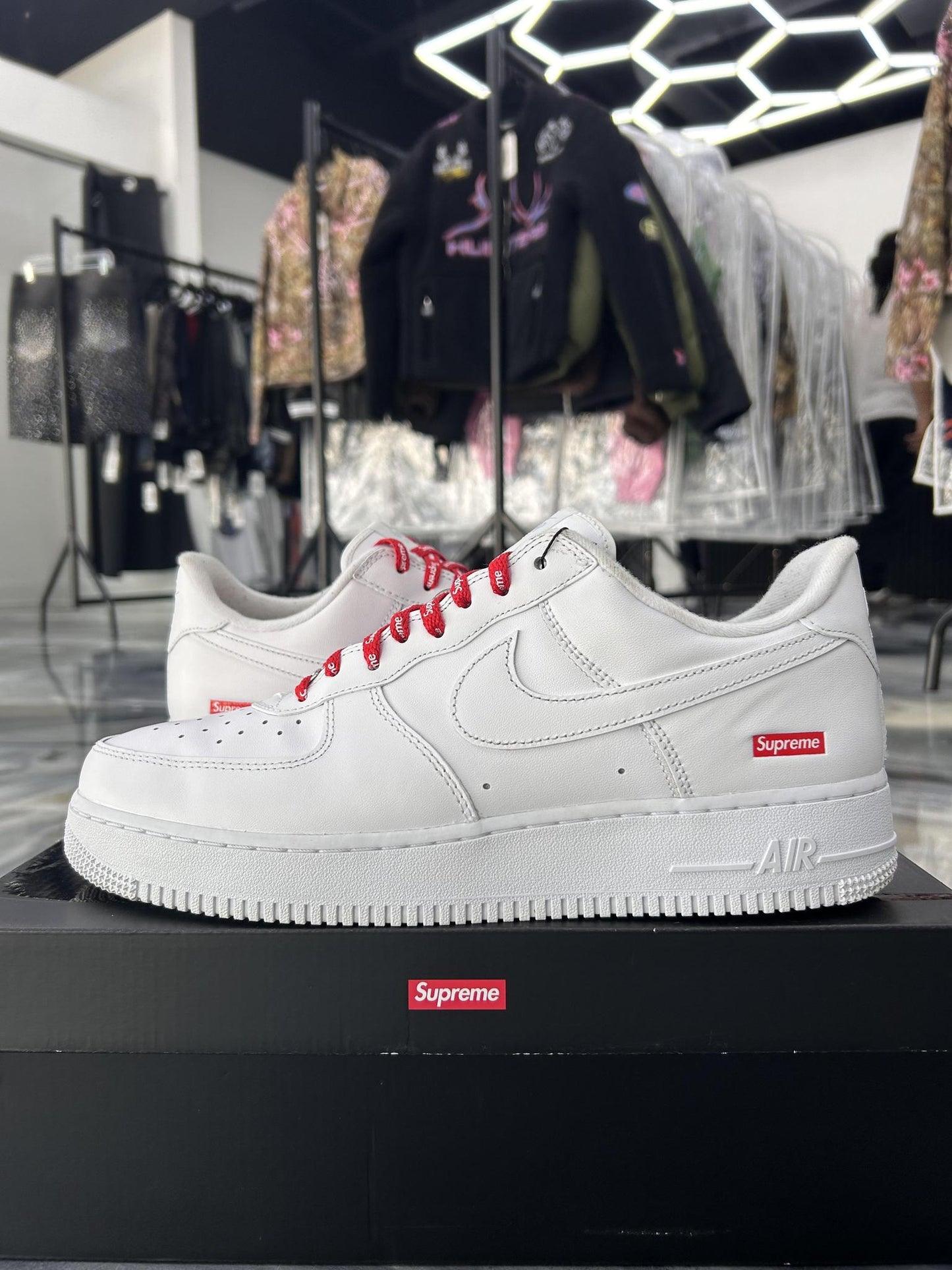 Nike Supreme Air Force 1 "White" Used Size 11.5