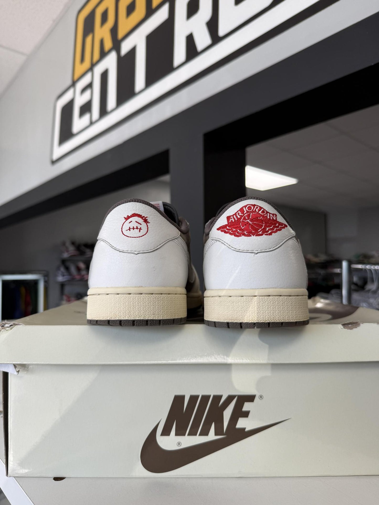 Jordan 1 Low Travis Scott "Reverse Mocha" Used Size 11.5