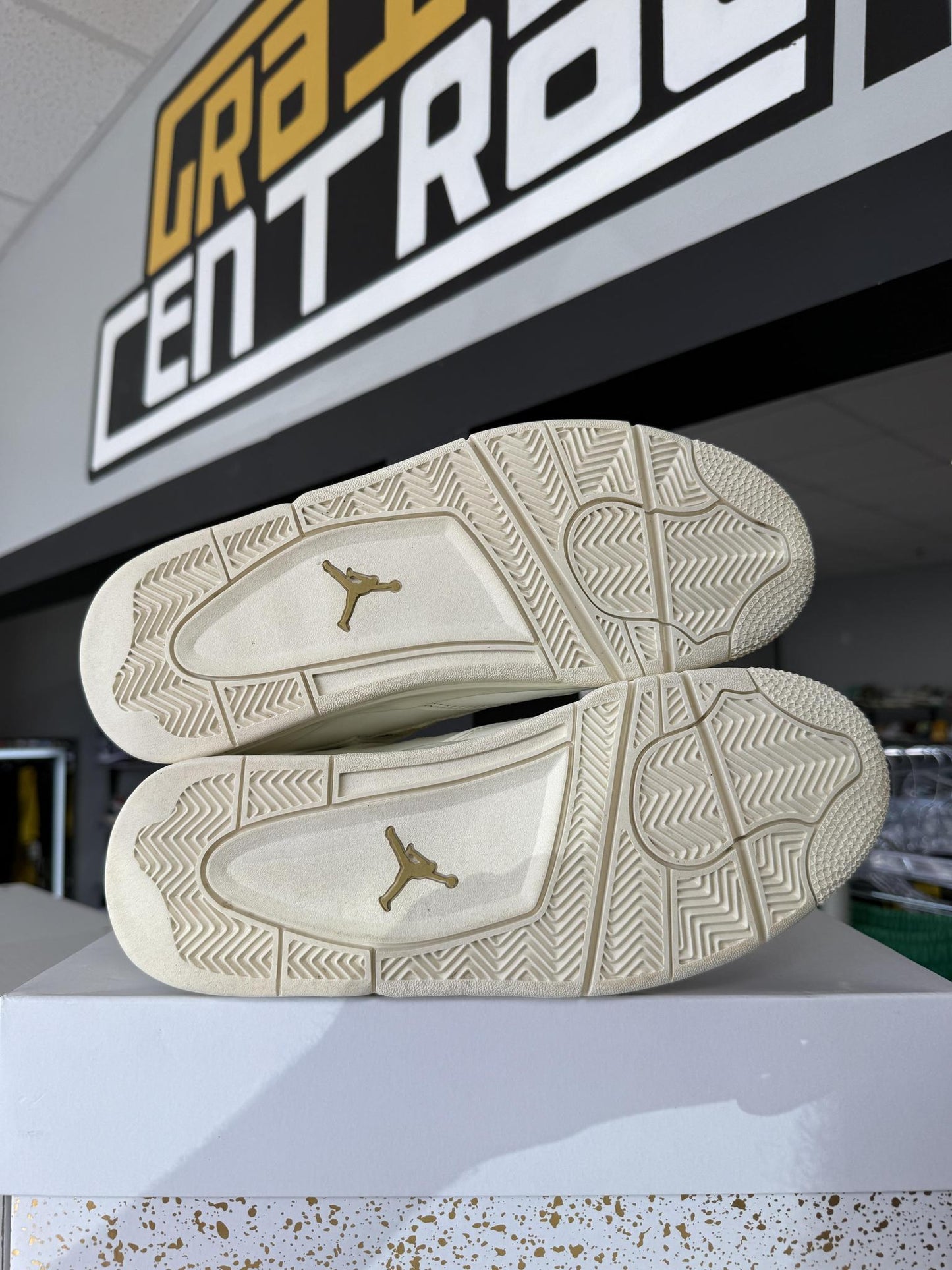 Jordan 4 "Metallic Gold" Used Size 9.5