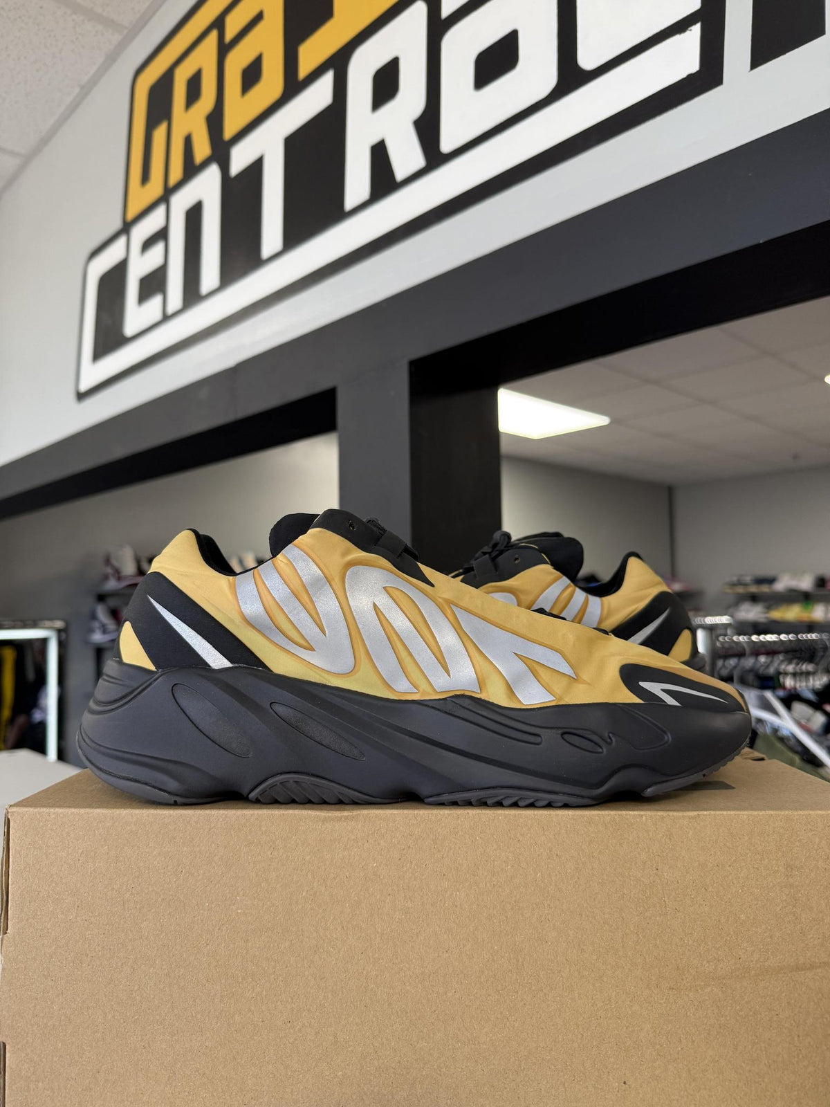 Yeezy 700 MNVN "Honey" Used Size 13