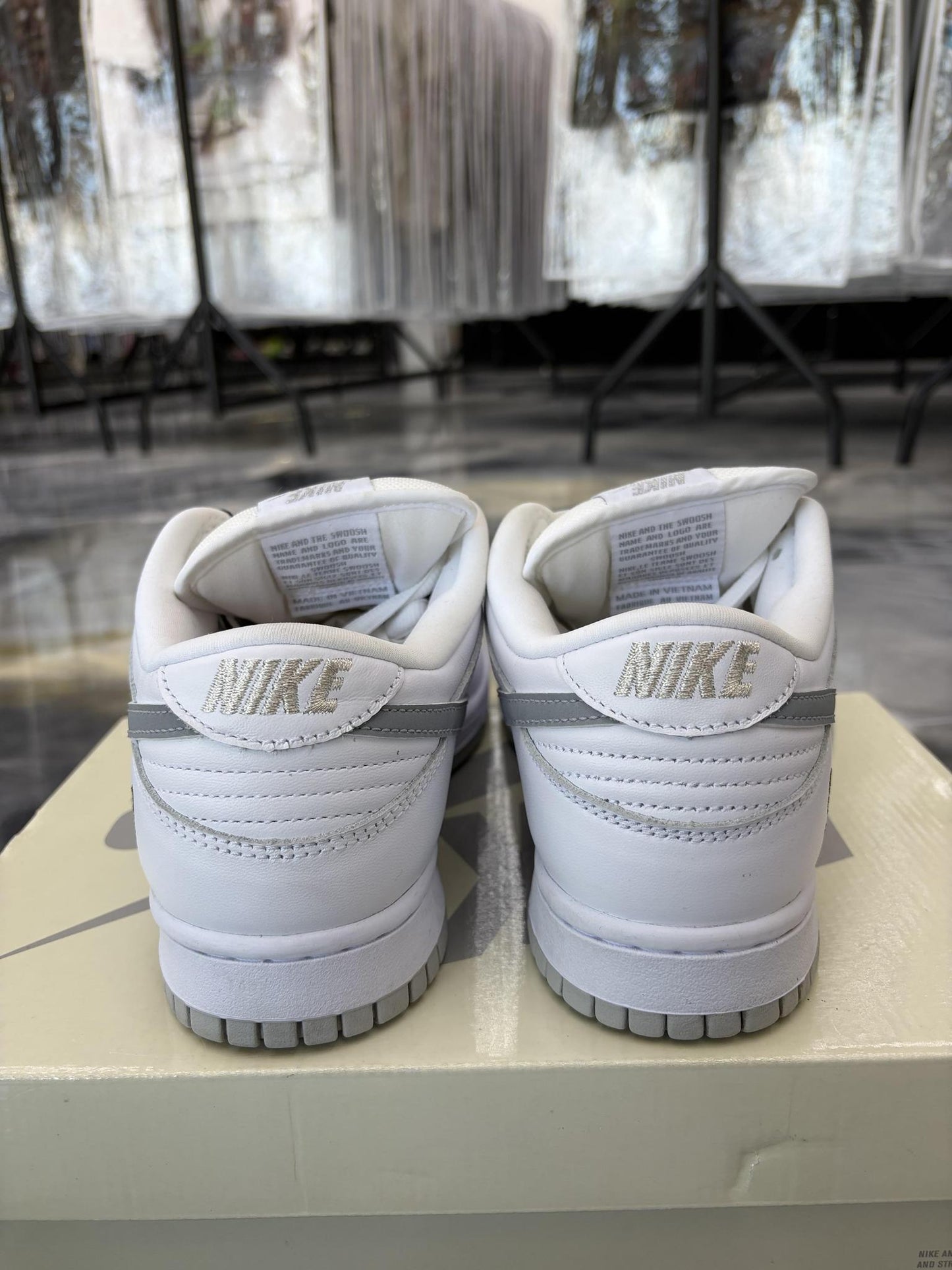 Nike SB Dunk Low Supreme "White" Used Size 9.5