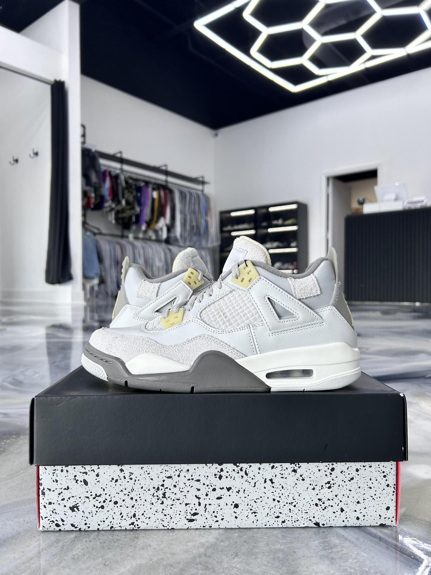 Jordan 4 "Craft" Used Size 7Y/8.5W