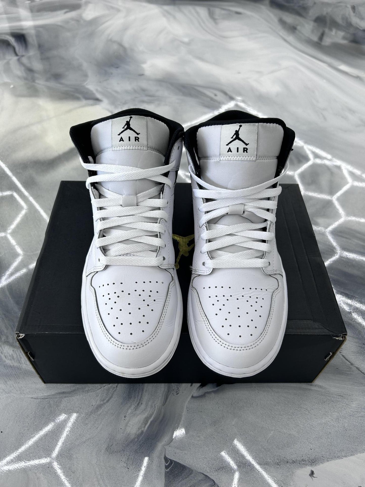Jordan 1 Mid "Black White" Used Size 9.5