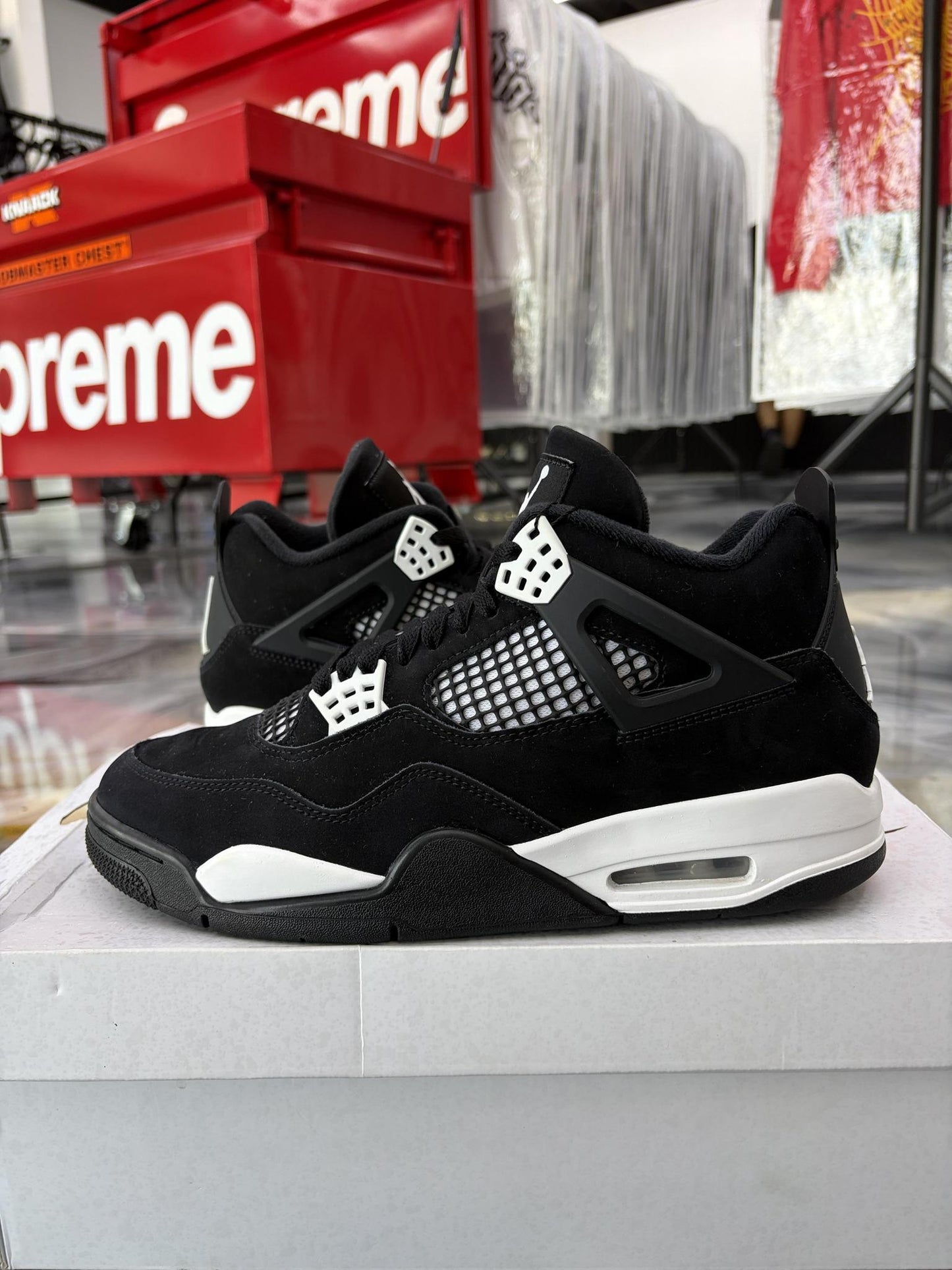 Jordan 4 "White Thunder" Used Size 9.5