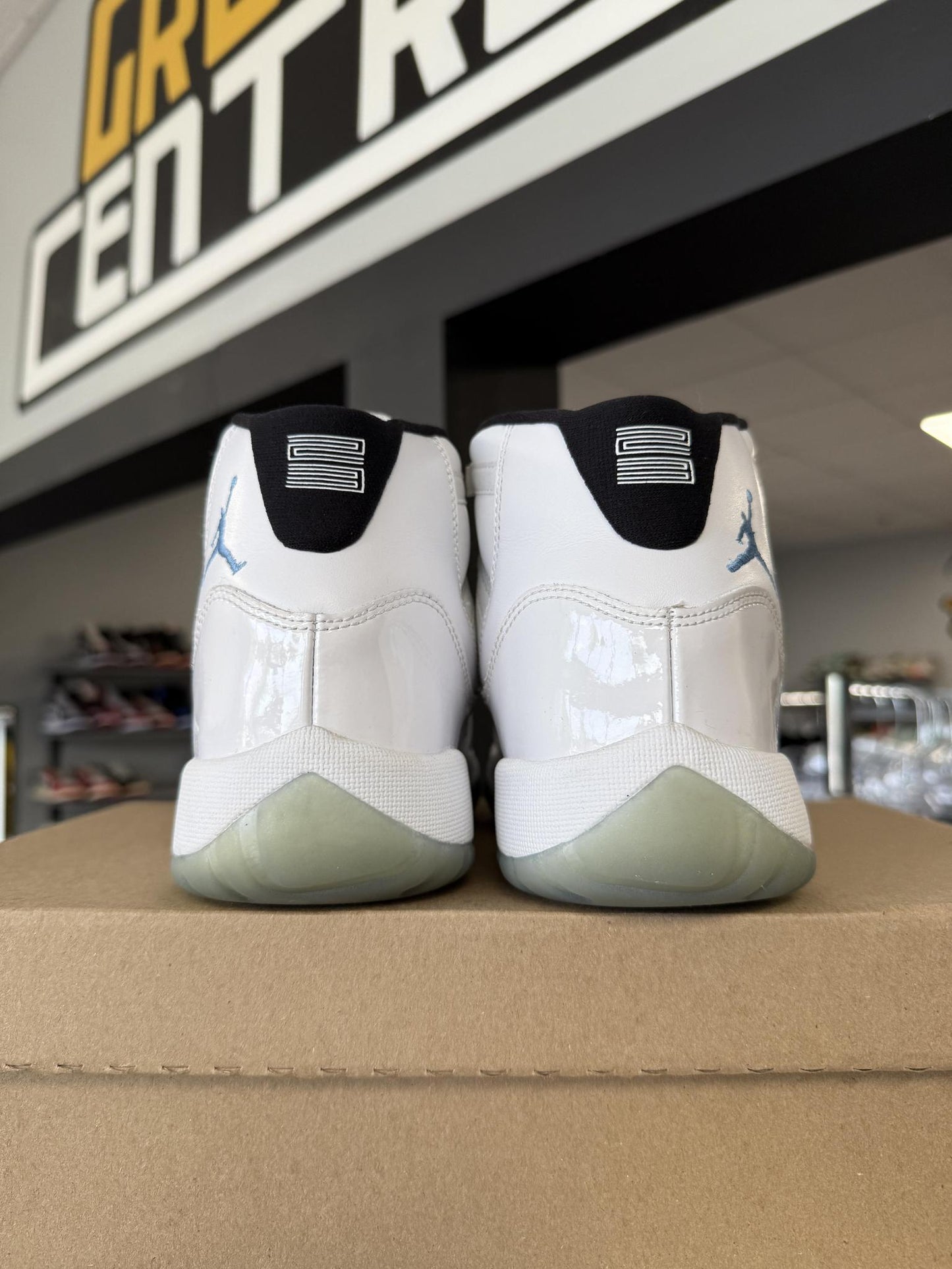 Jordan 11 "Legend Blue" Used Size 7Y/8.5W
