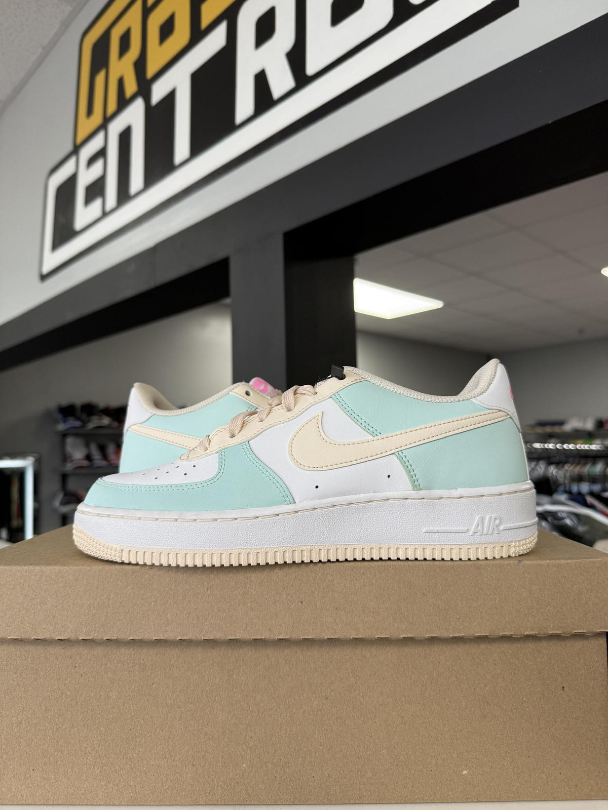 Nike Air Force 1 "Mint and White" Used Size 6.5Y/8W