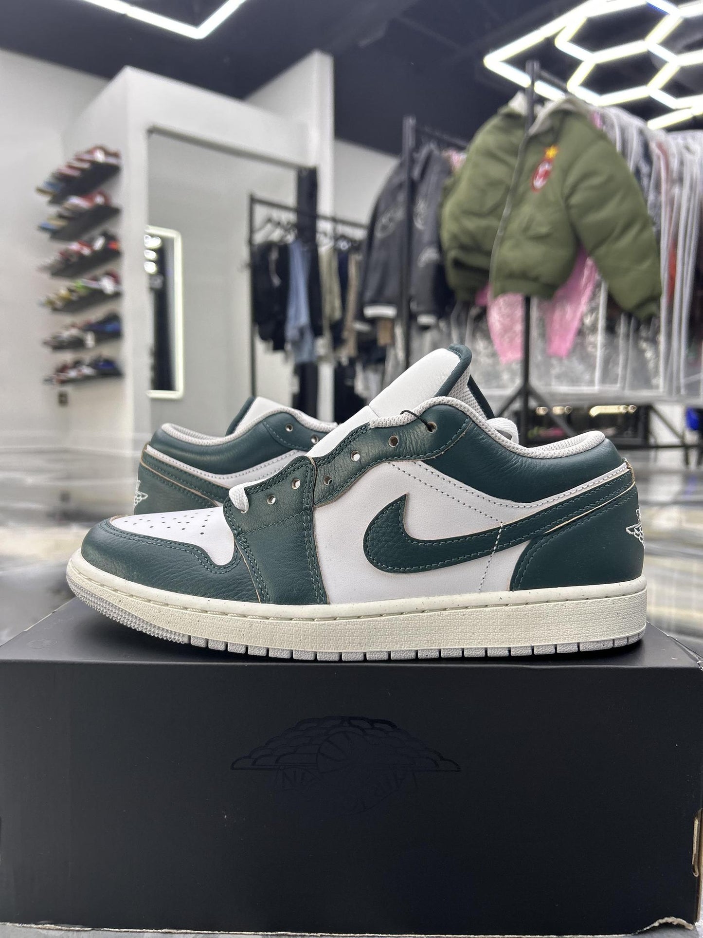 Jordan 1 Low "Oxidized Green" Used Size 9