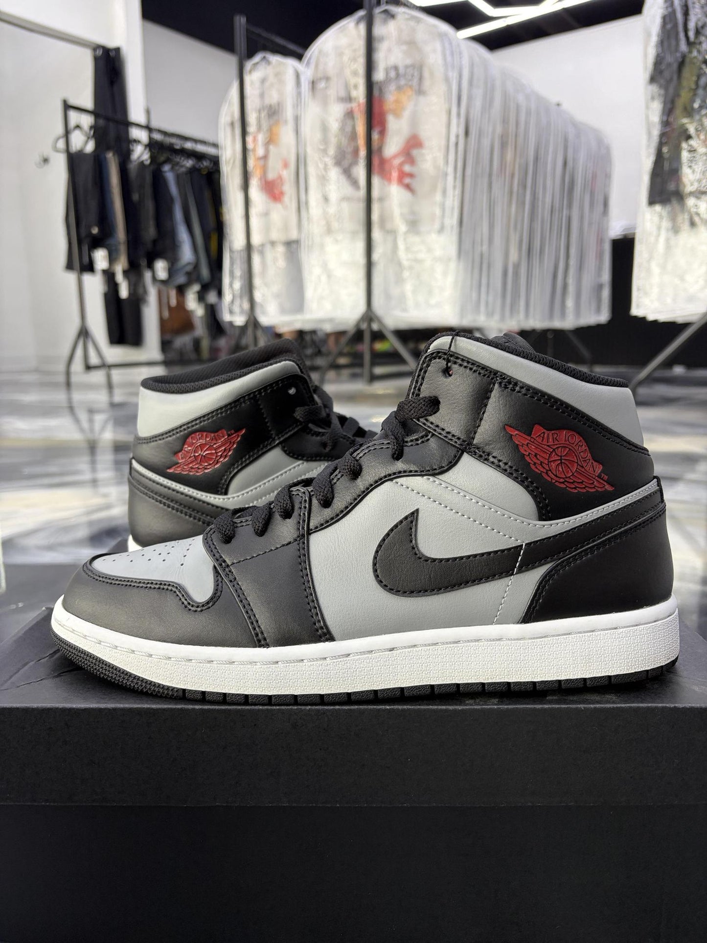 Jordan 1 Mid "Shadow Red" Used Size 10
