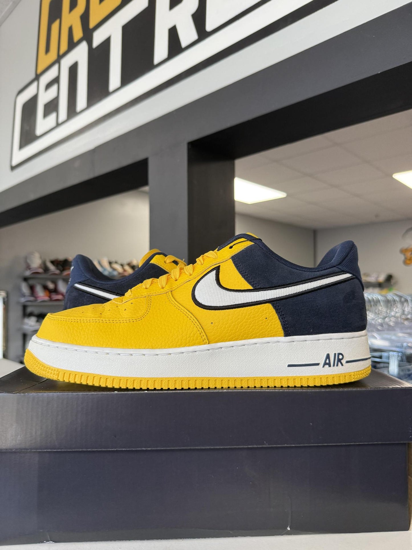Nike AF1 Low "Obsidian Yellow" Used Size 10.5