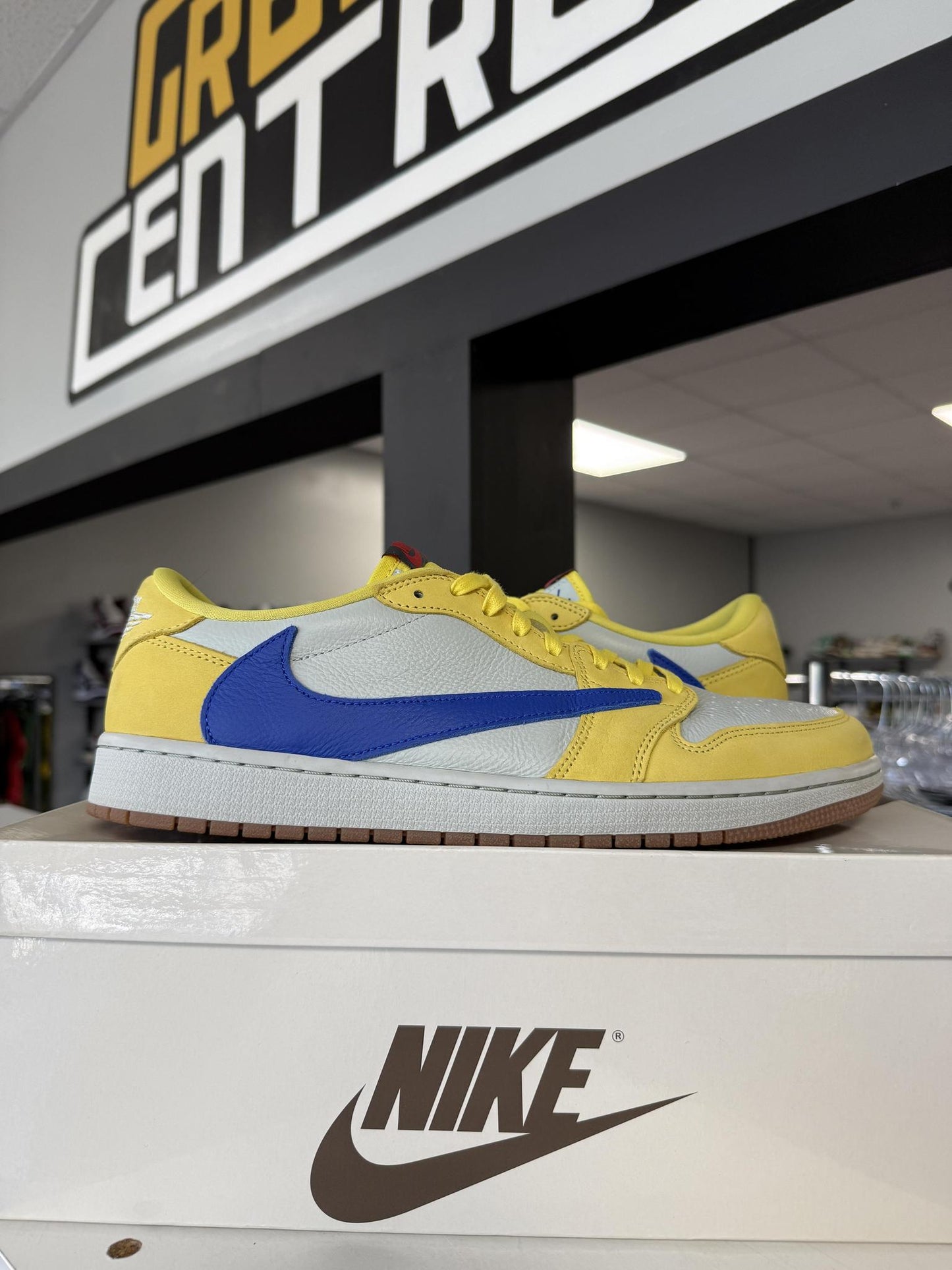 Jordan 1 Low x Travis Scott "Canary" Used Size 12.5