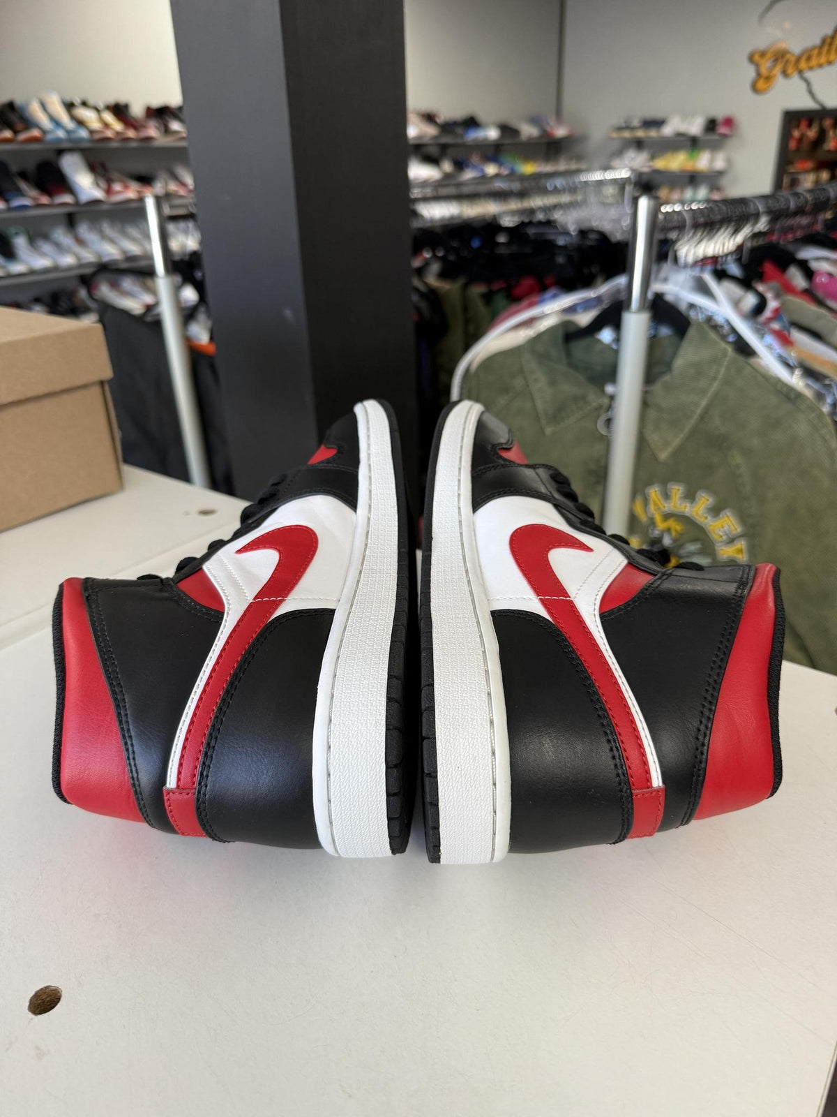 Jordan 1 Mid "Varsity Red" Used Size 9.5
