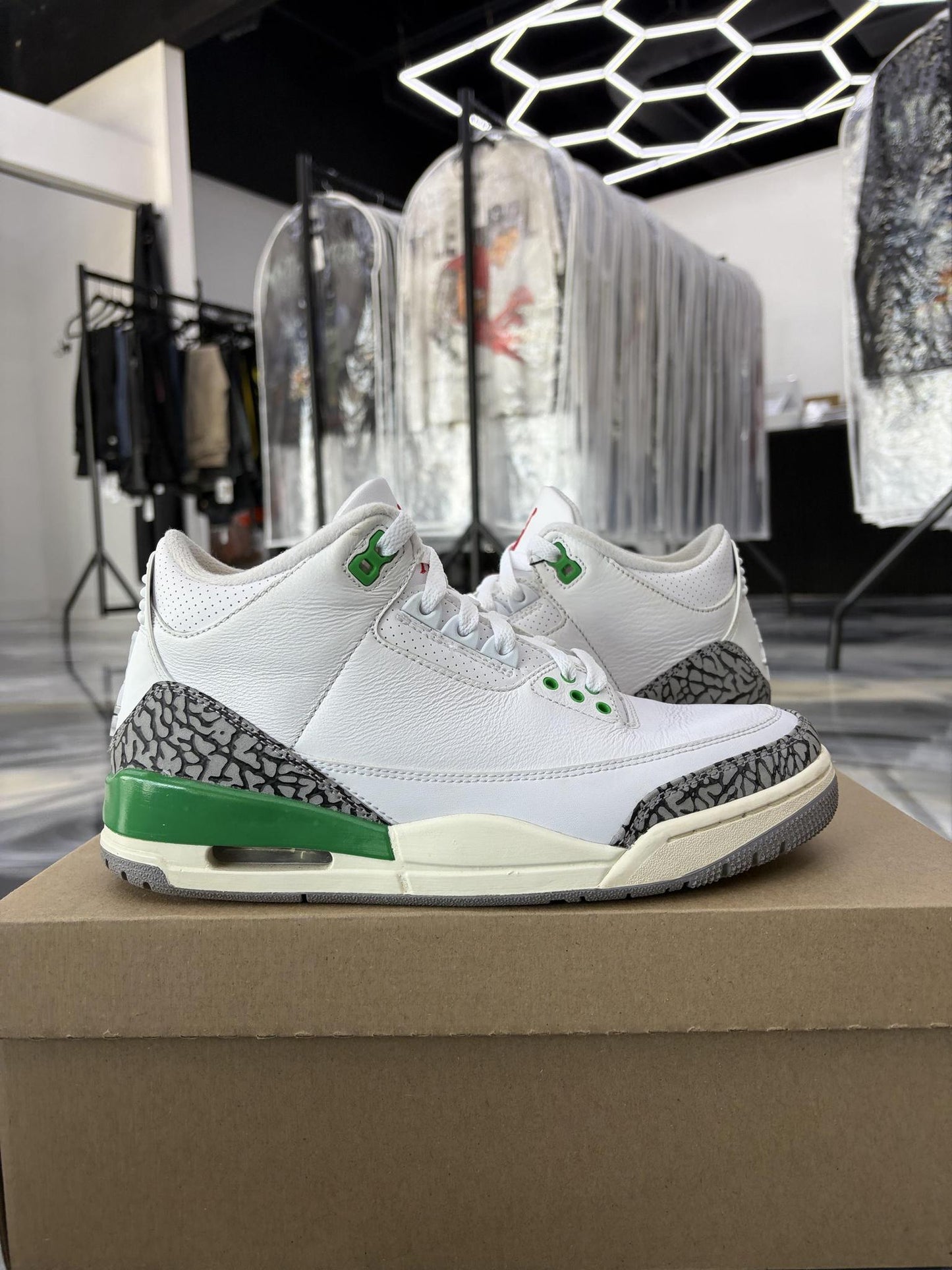 Jordan 3 "Lucky Green" Used Size 7.5